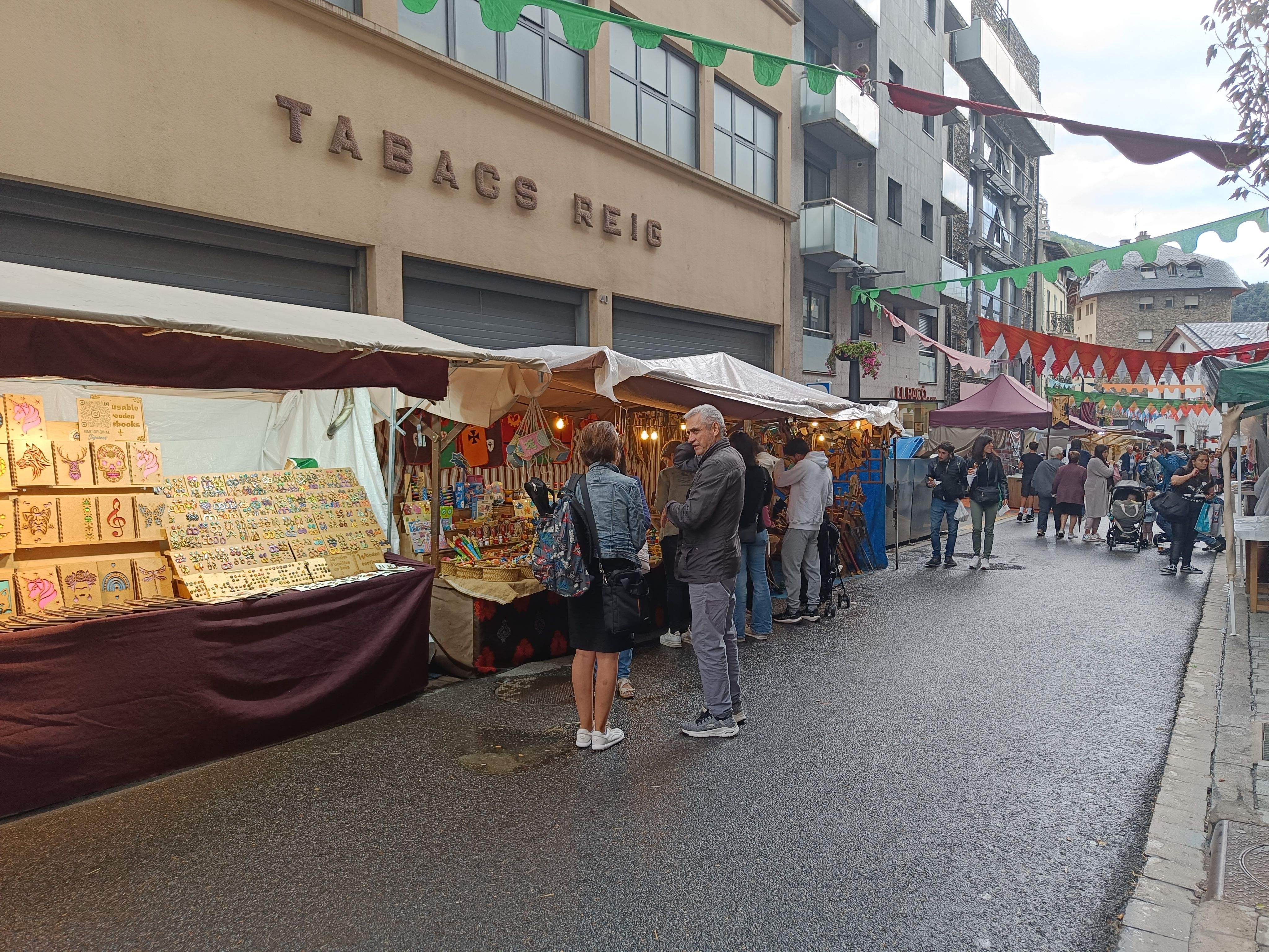 Ciutadans a les parades de la Vila Medieval. Ciutadans a les parades de la Vila Medieval.