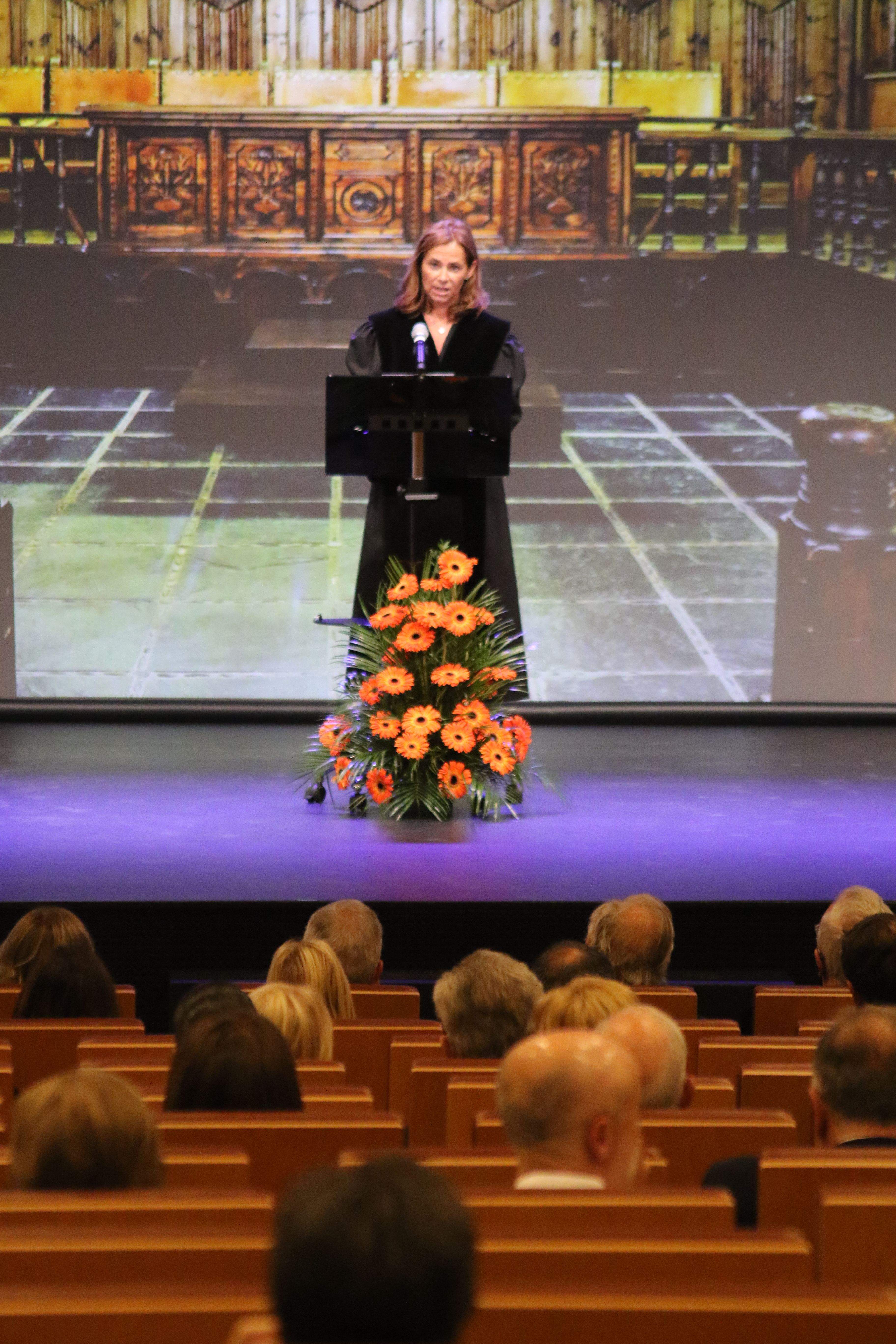 La degana dels advocats, Sònia Baixench, durant el seu discurs.