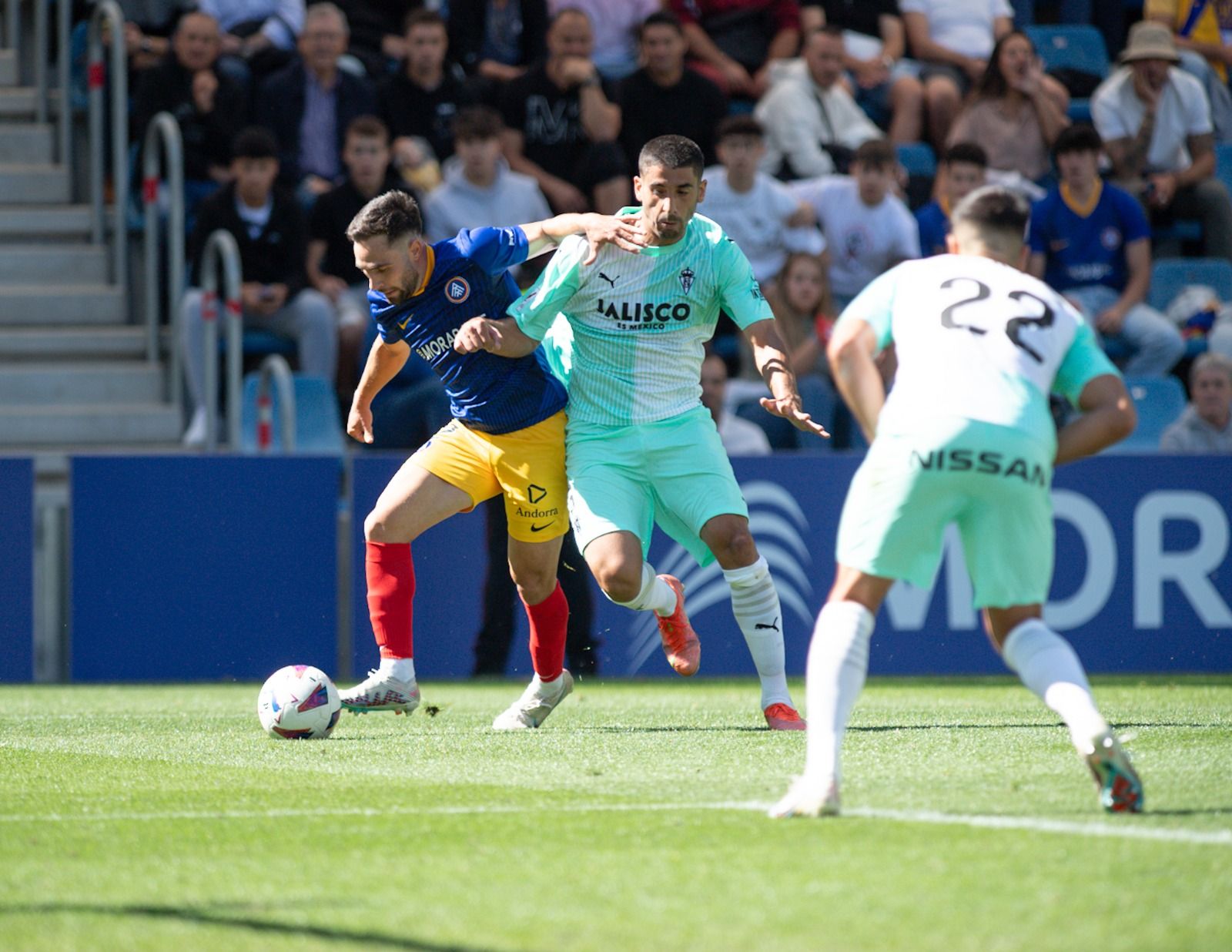 Un moment del partit entre Andorra i Sporting.