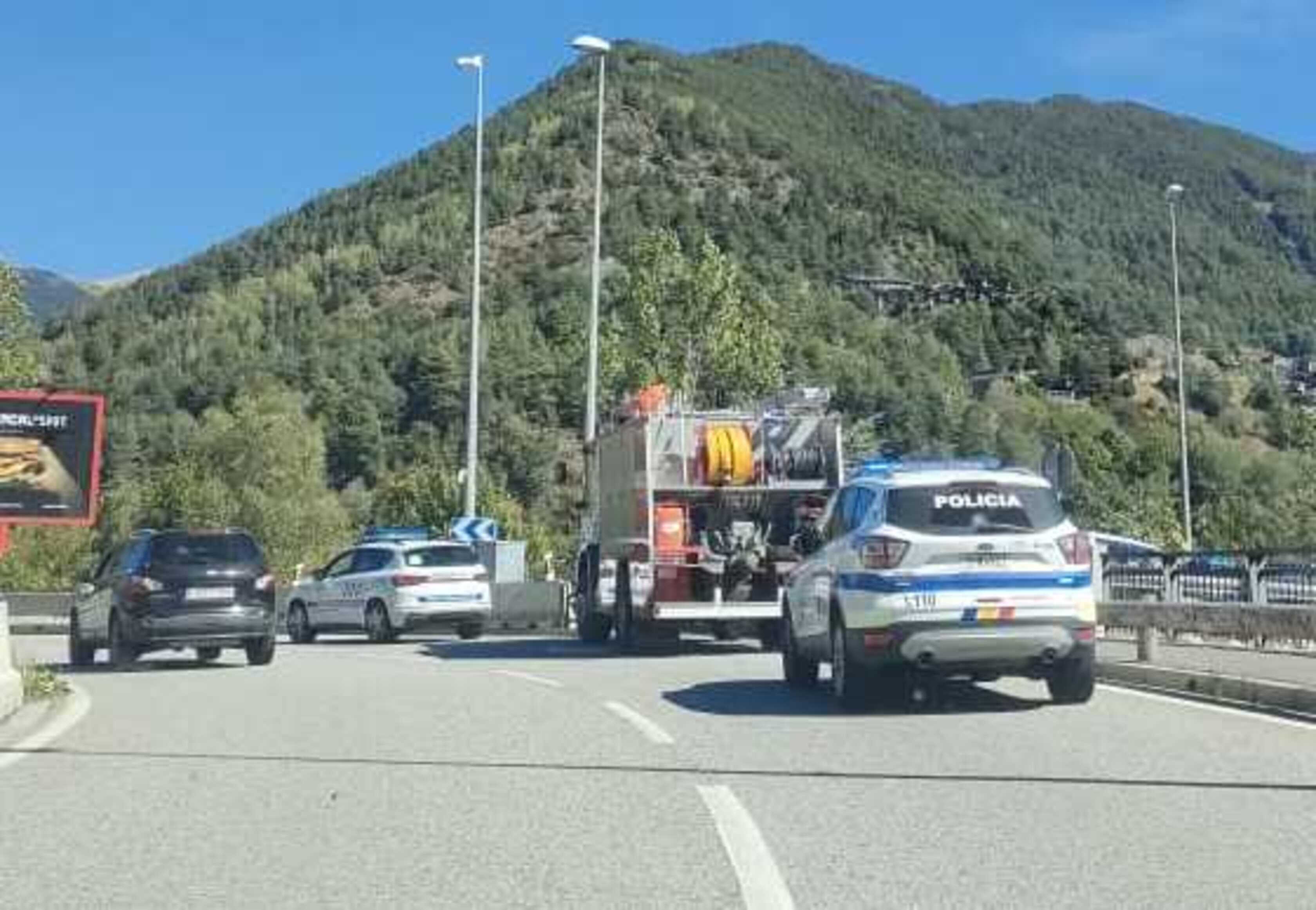 Vehicles dels serveis mobilitzats.