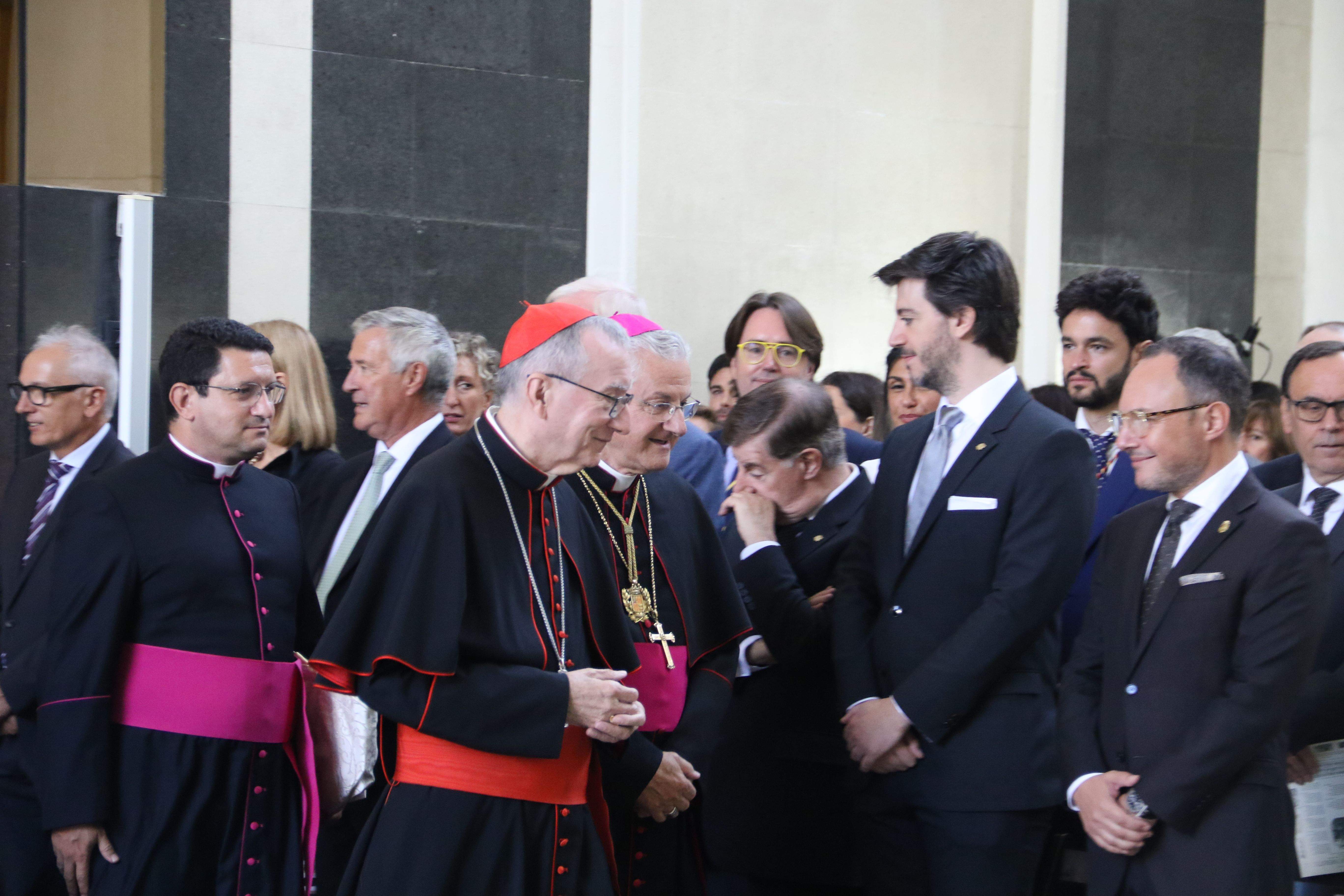 Javier Díaz Tenza rere Parolín i Vives accedint al santuari de Meritxell.