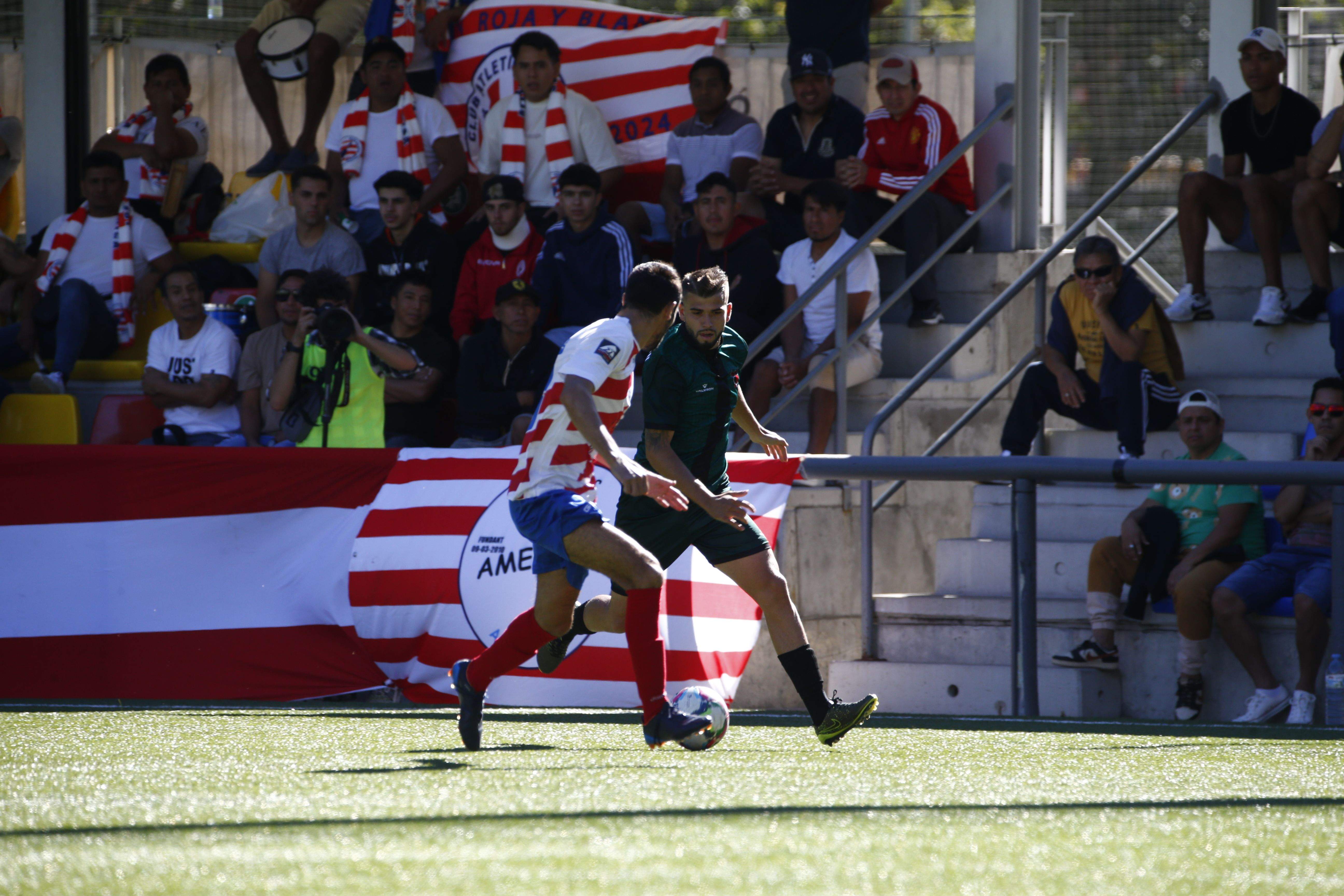  Suport a l'Amèrica en les grades contra la Penya Encarnada.
