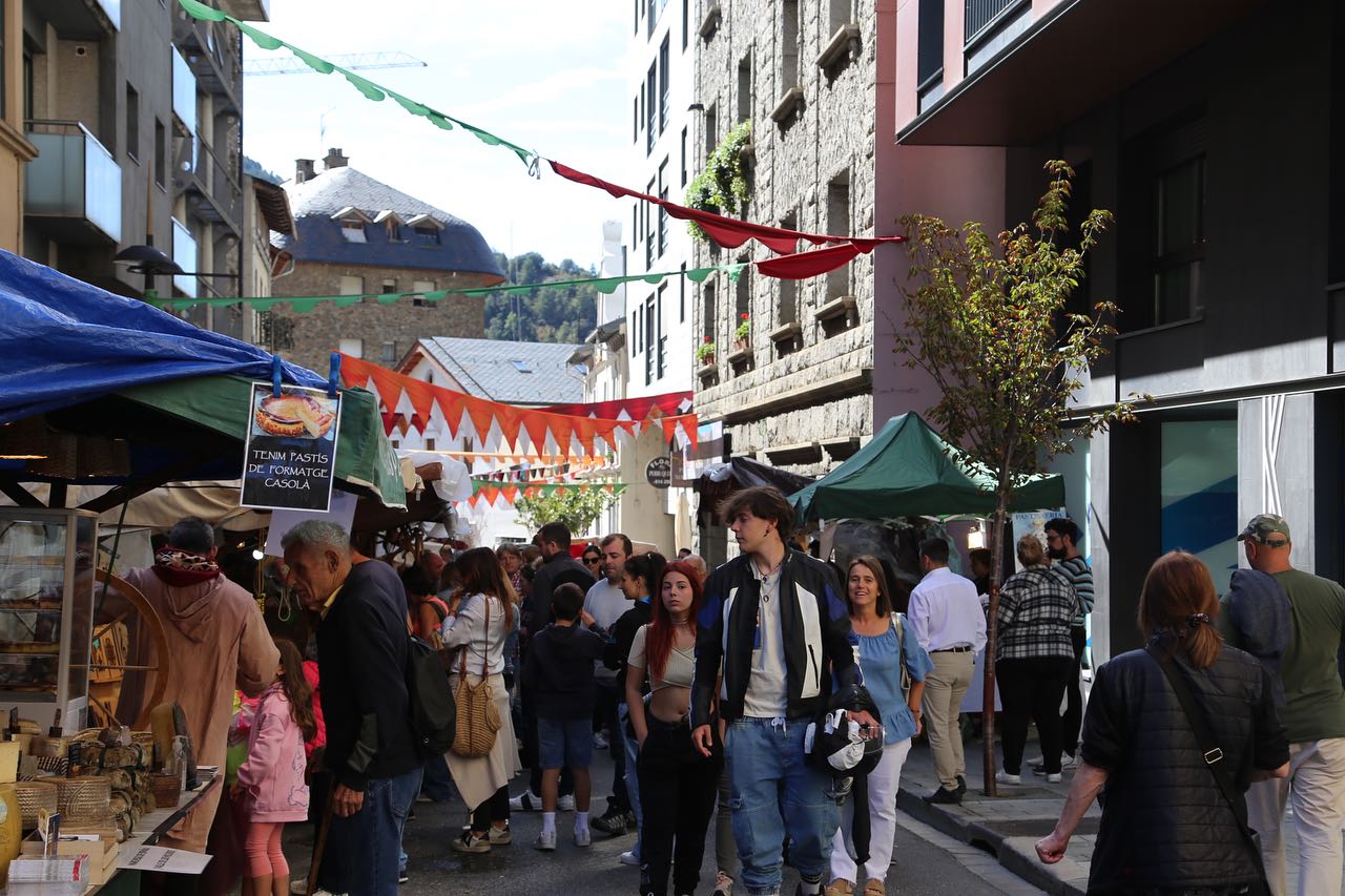 Una vista de la fira. Una vista de la fira.