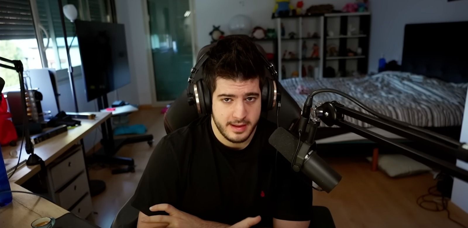 Elm Chertó, conegut com ElmilloR durant la gravació d'un dels seus directes.