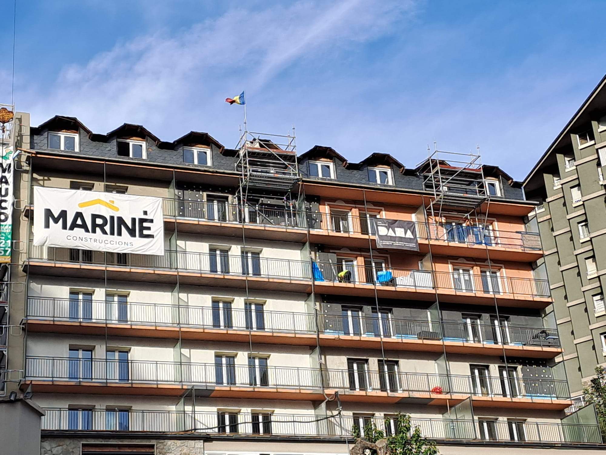 Les obres a l'antic hotel Àrtic encara continuen.