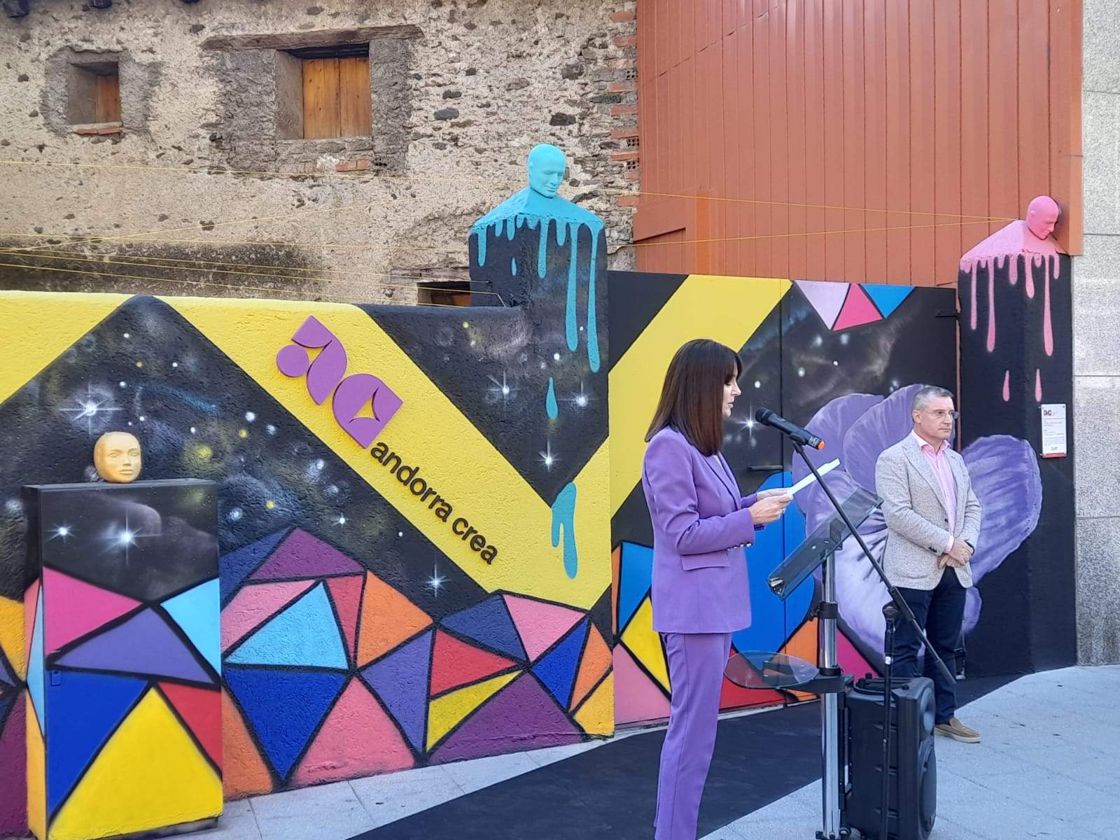 Mònica Bonell i Josep Majoral inaugurant el festival 'Andorra Crea'.