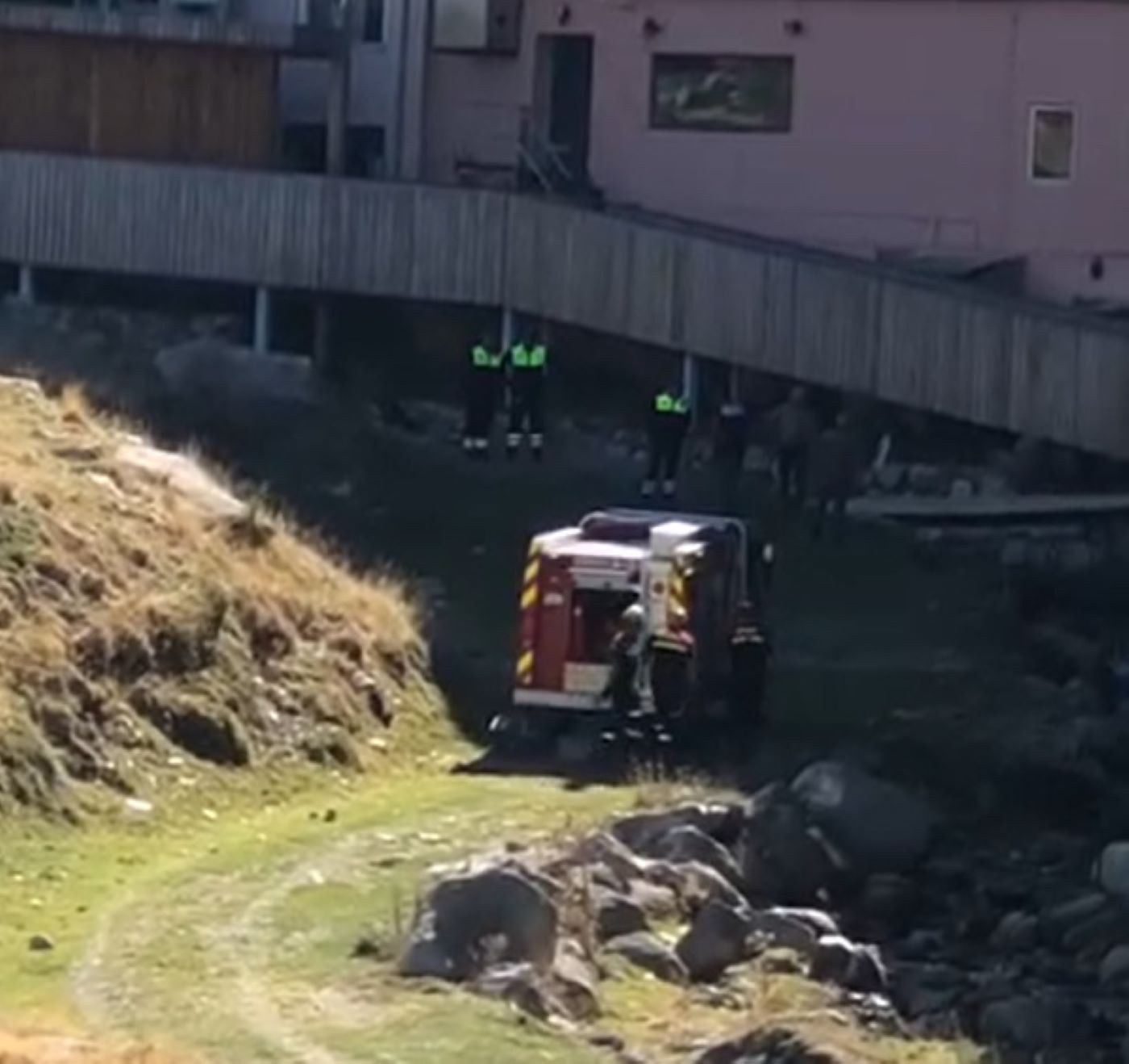 Un moment de la intervenció al riu Arieja.