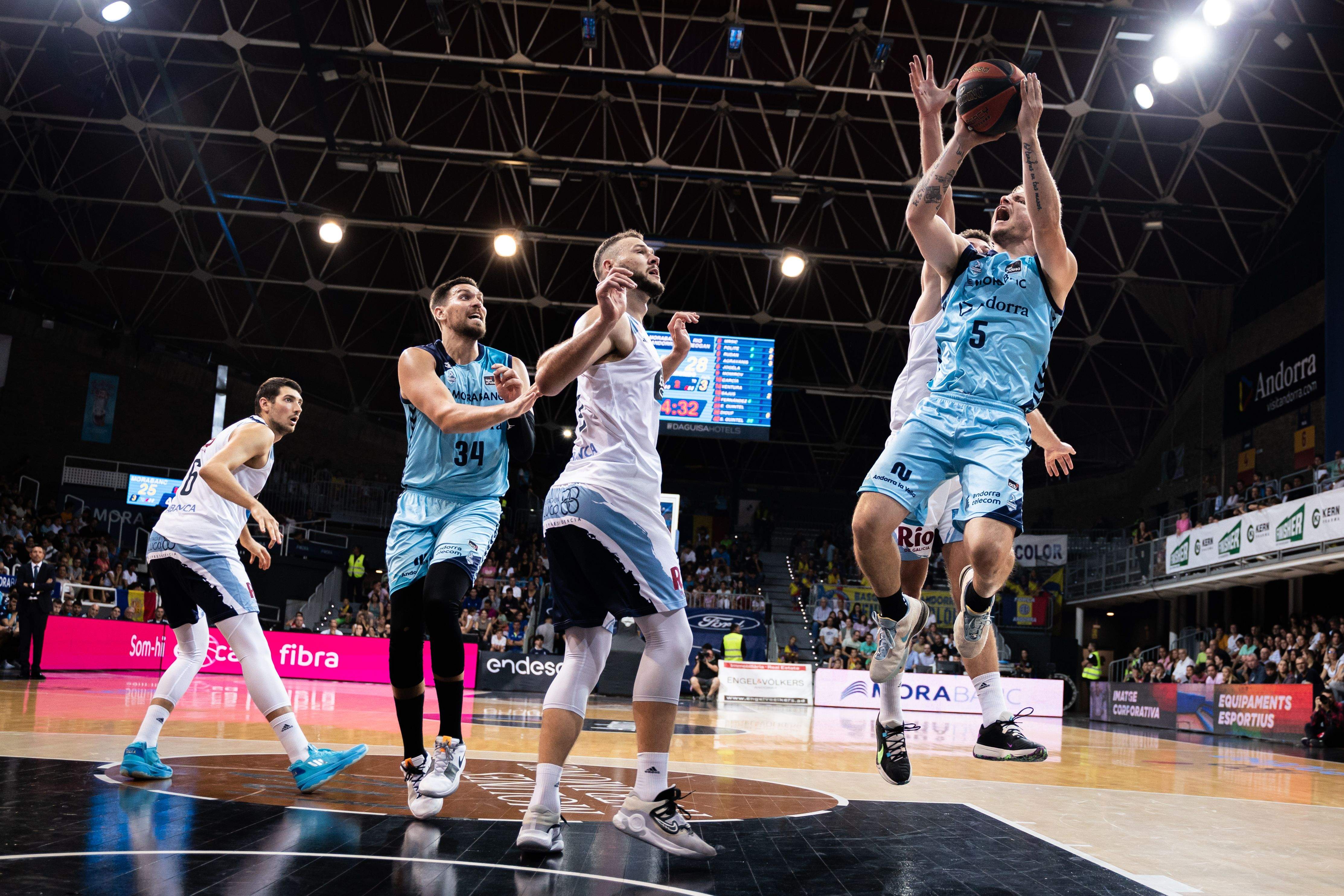 Rafa Luz prova un llançament.