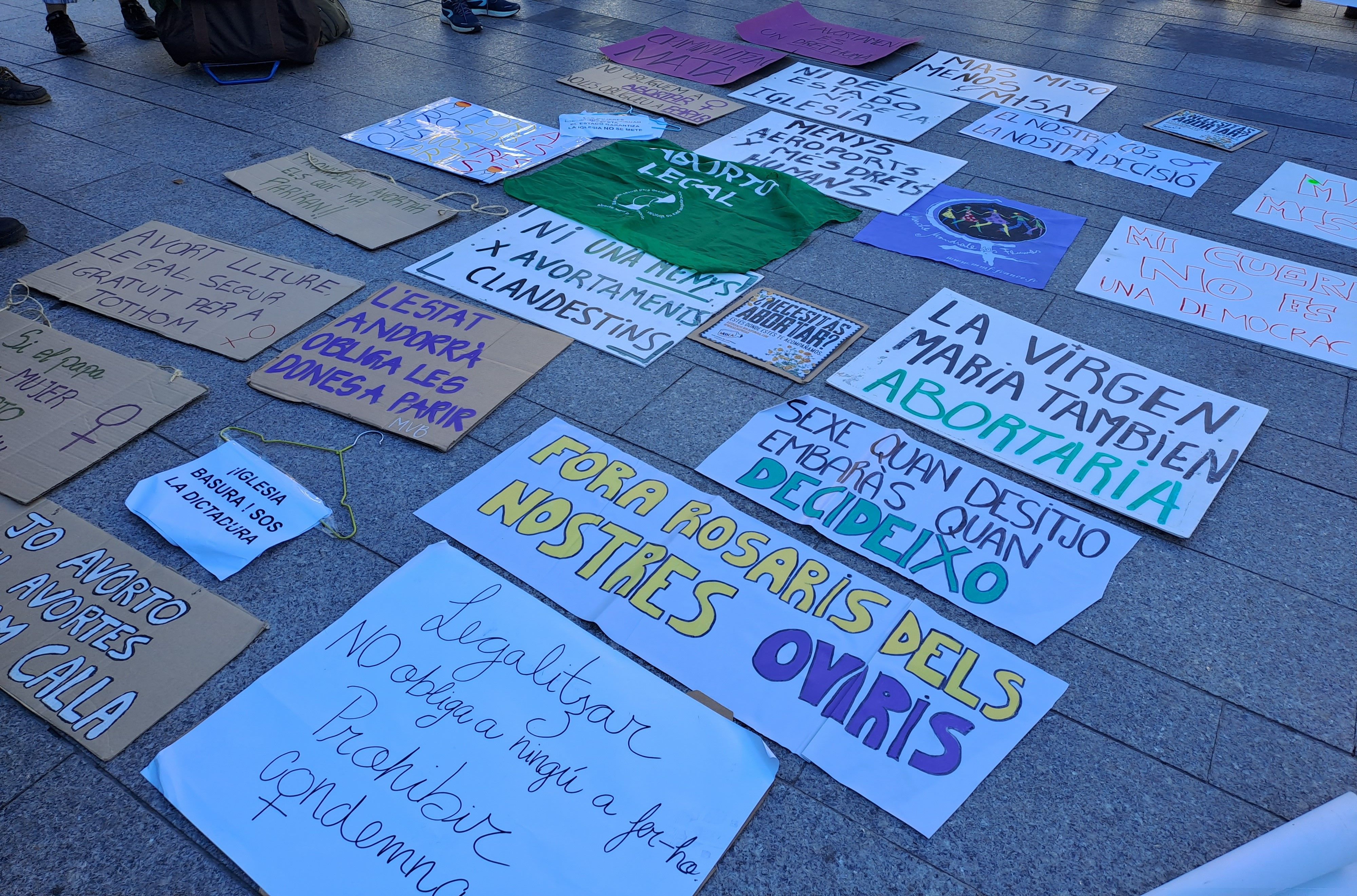 Més pancartes. Més pancartes.