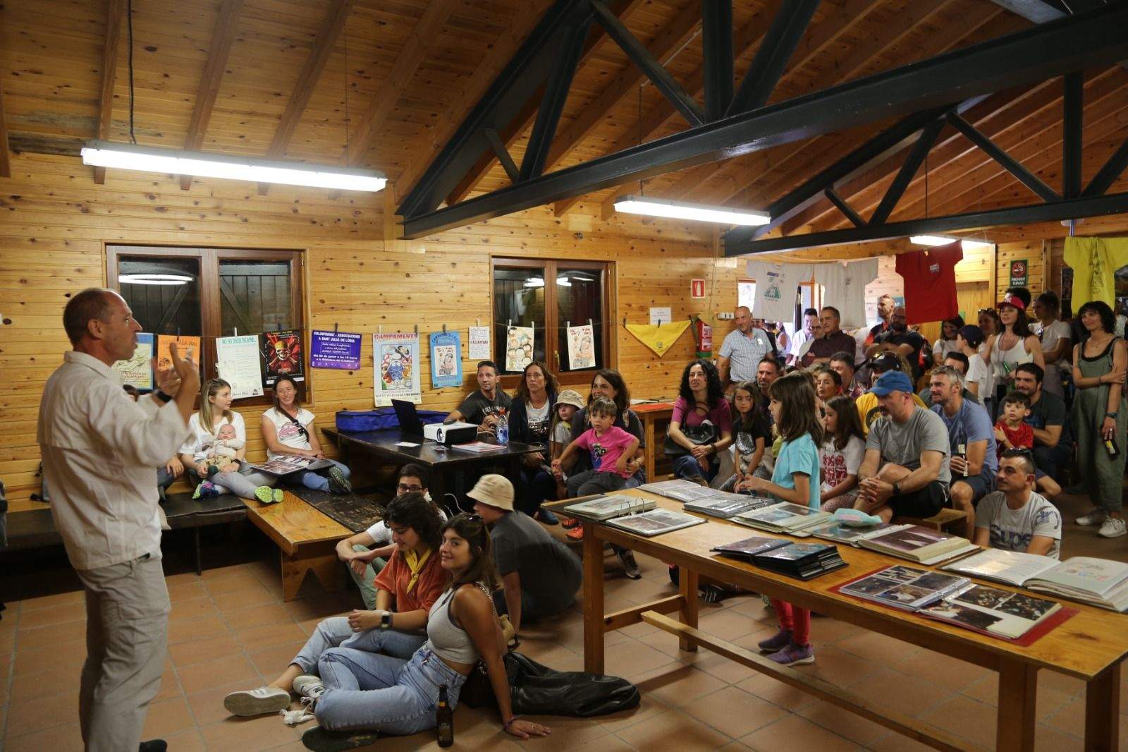 Els compassos inicials de la trobada.