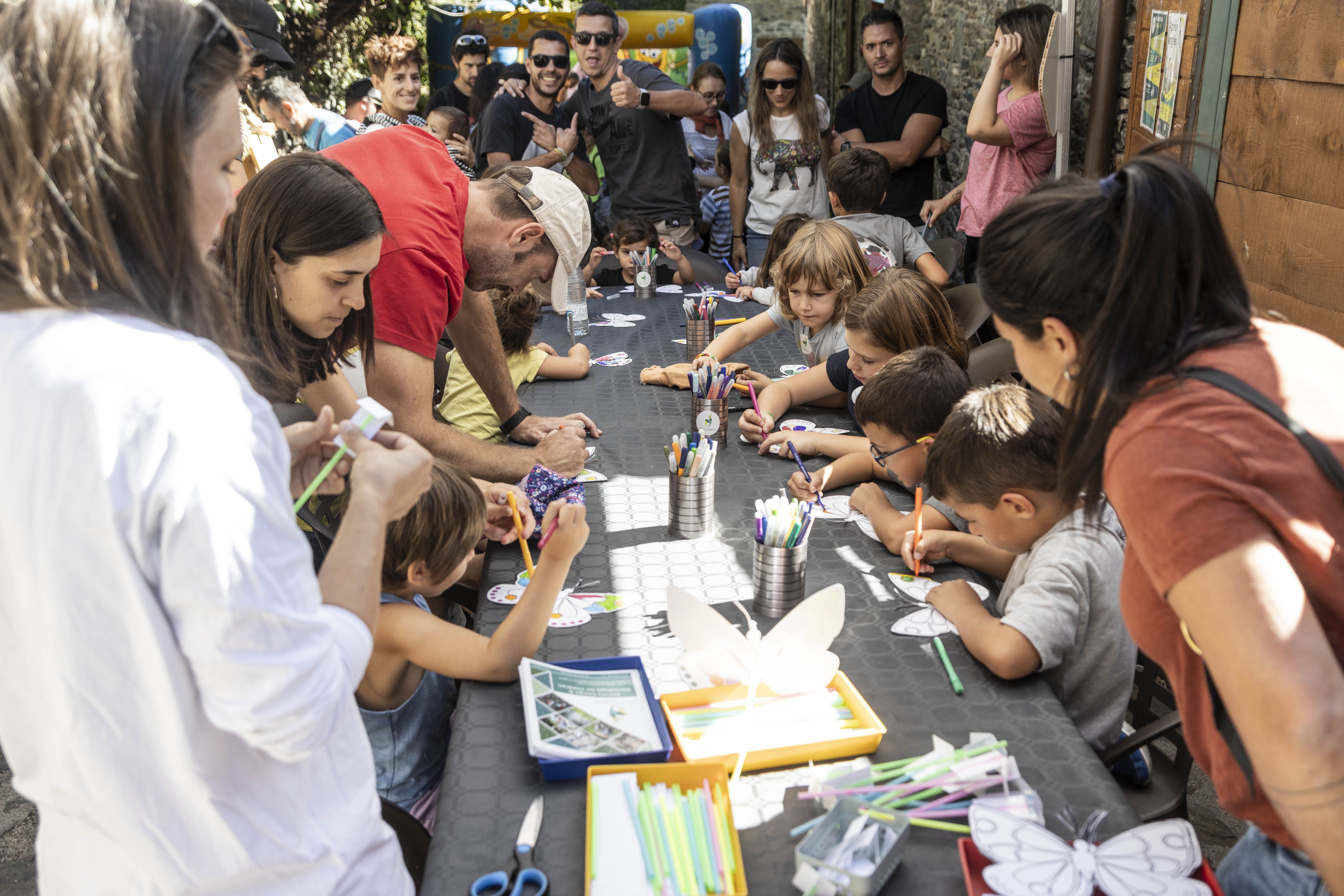 Infants en una de les activitats.