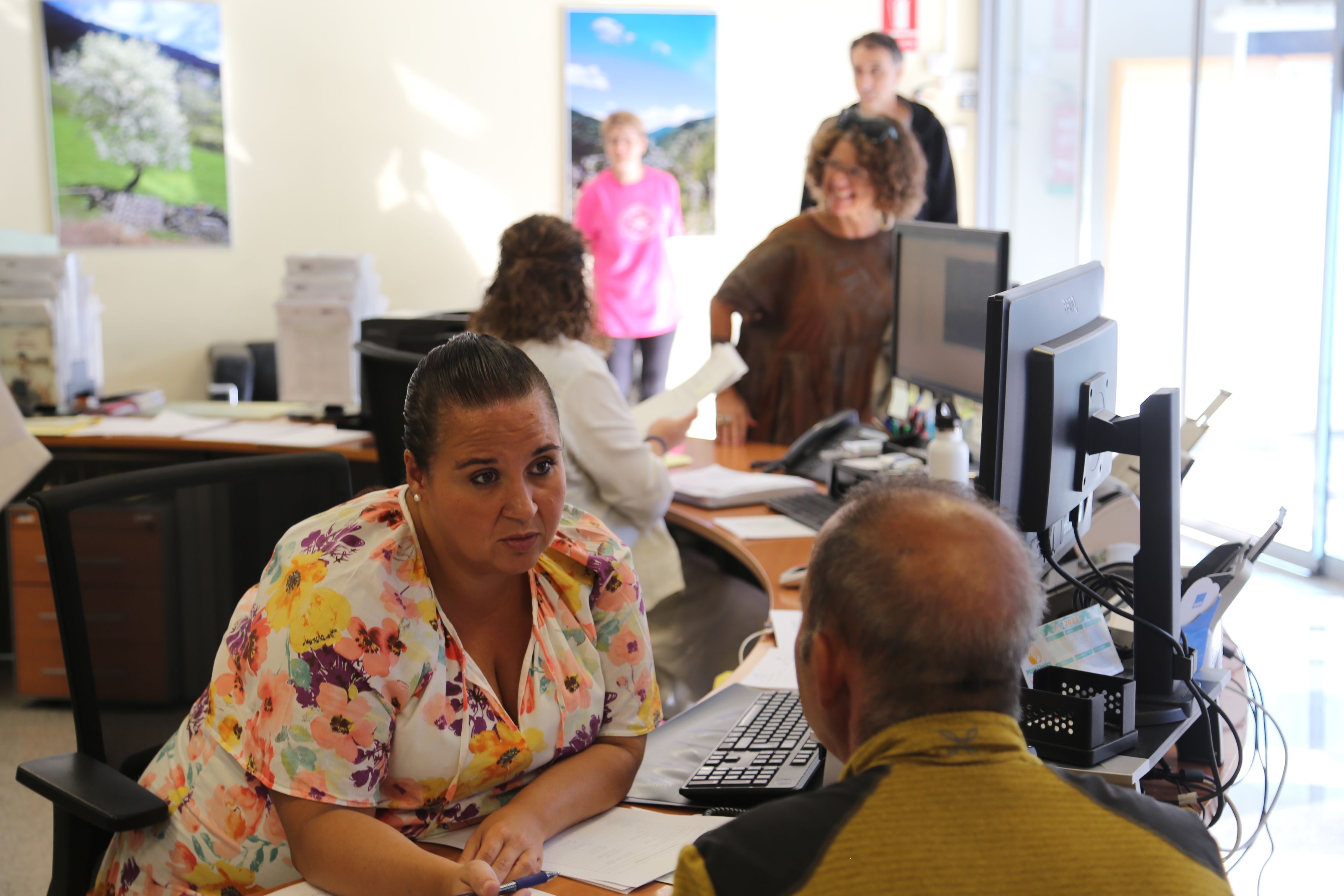 Una imatge del departament de Tràmits del comú de Sant Julià.