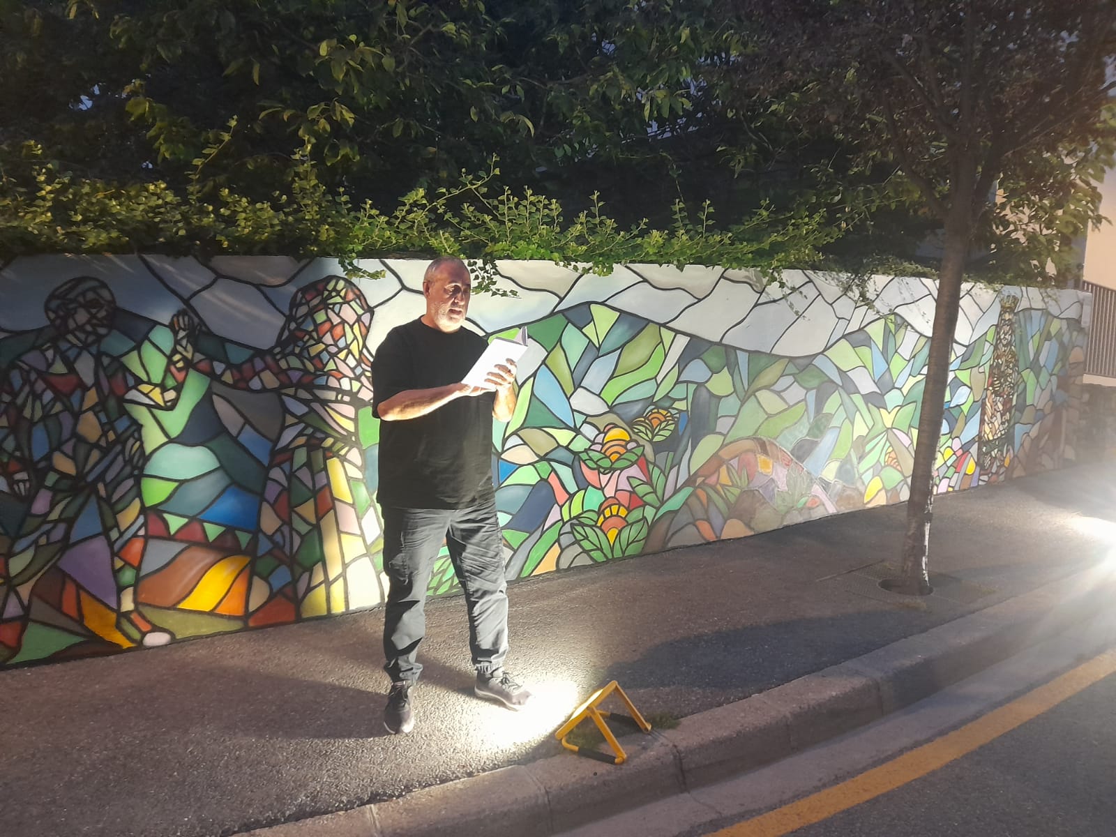 Un moment de l'espectacle 'Murs que parlen, ballen i escolten' Un moment de l'espectacle 'Murs que parlen, ballen i escolten'