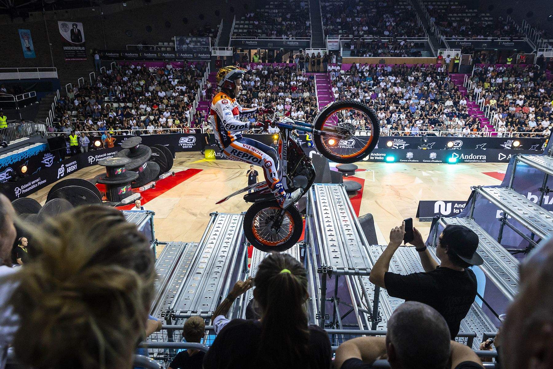 Toni Bou executant una de les virolles aquest vespre.