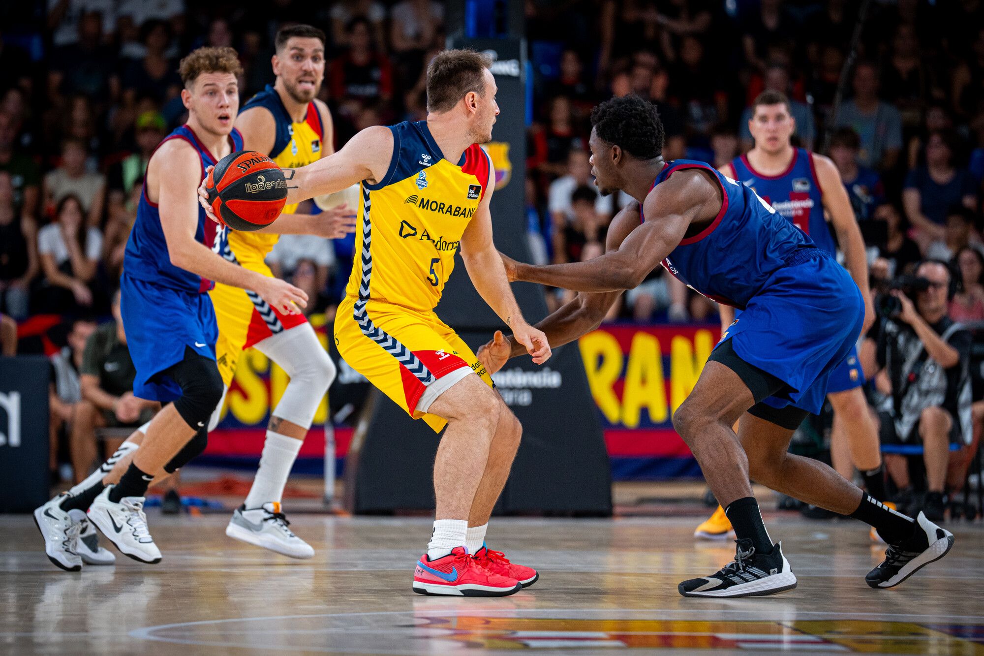 Rafa Luz busca una passada. Rafa Luz busca una passada.