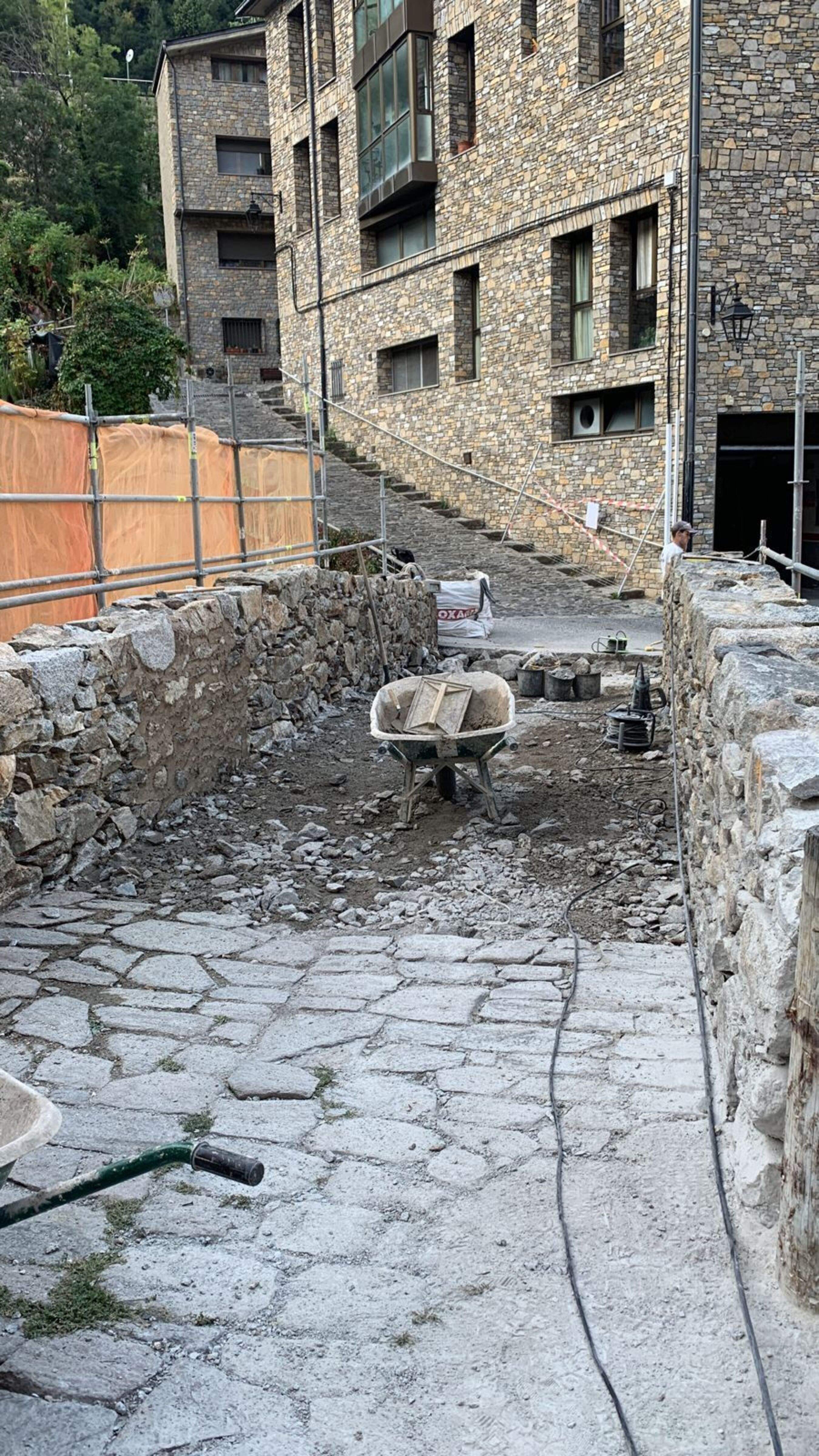 Treballs de restauració del pont de la Tosca.