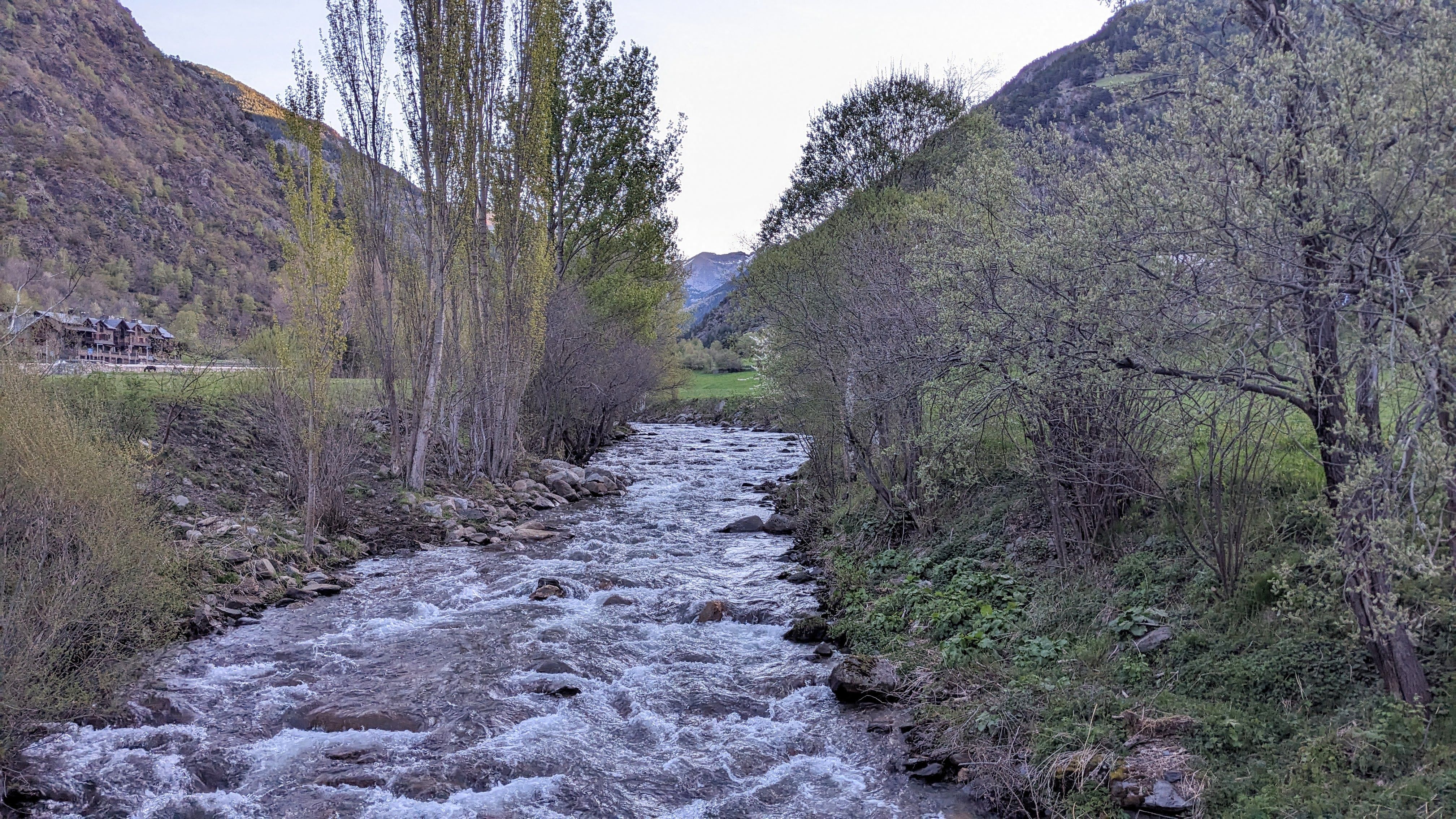 El riu Valira del Nord al seu pas per la Cortinada. El riu Valira del Nord al seu pas per la Cortinada.
