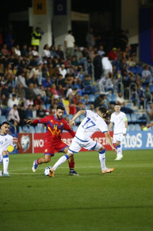 Jordi Aláez en una jugada contra Kosovo