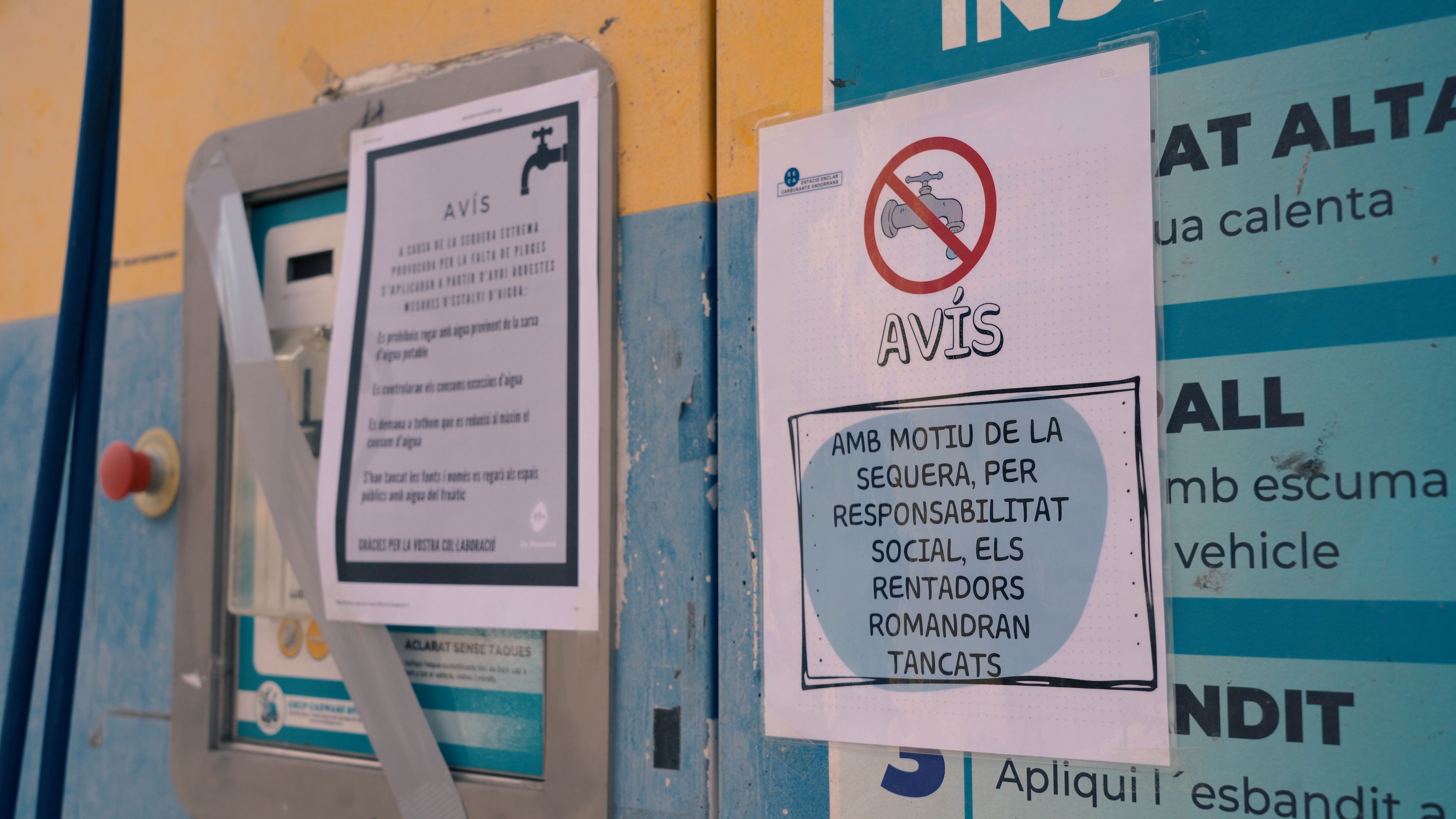 Els rentadors de les benzineres de la Massana clausurats. Els rentadors de les benzineres de la Massana clausurats.