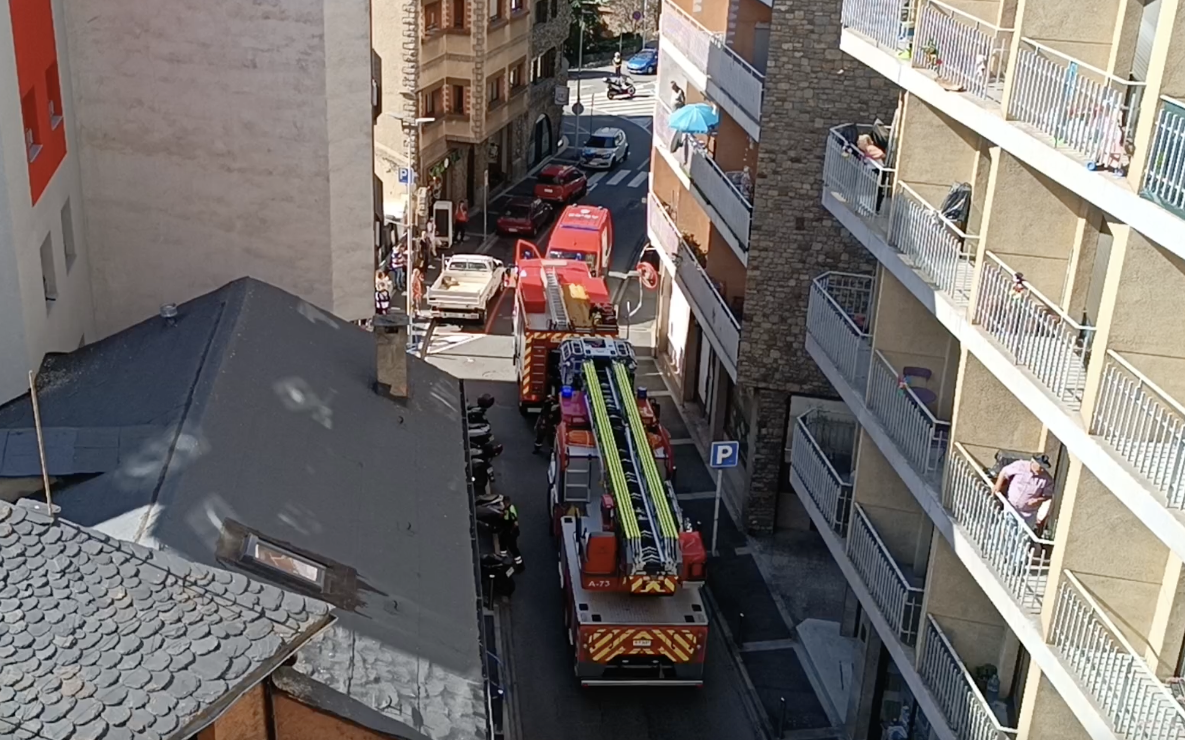 Intervenció dels bombers a l'avinguda del Pessebre.