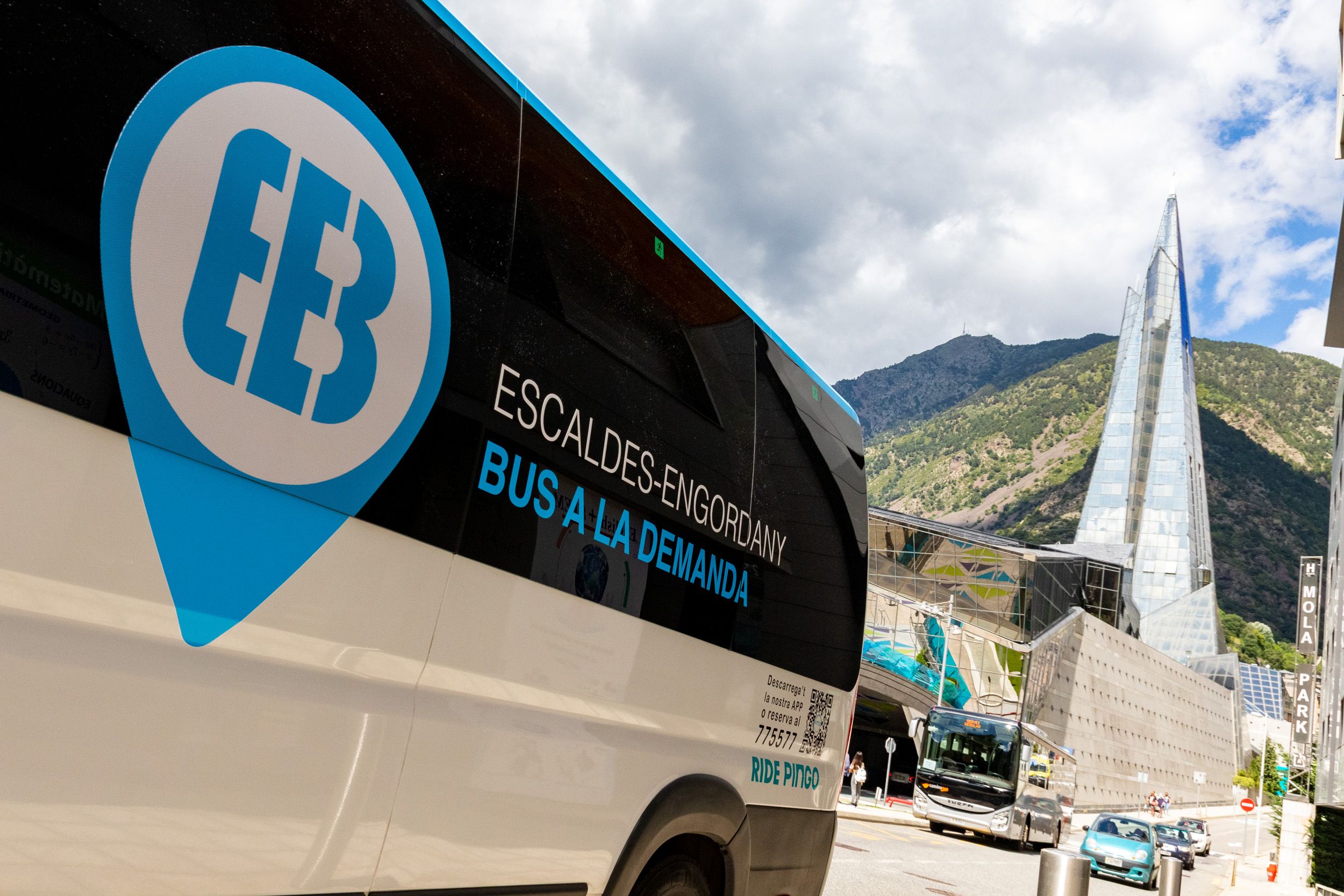 El bus del servei popularment conegut com a 'pingo'. El bus del servei popularment conegut com a 'pingo'.