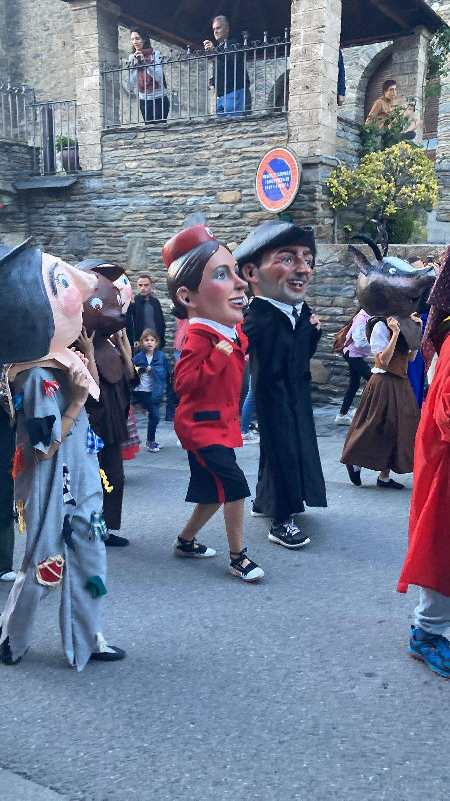 Els capgrossos durant la cercavila