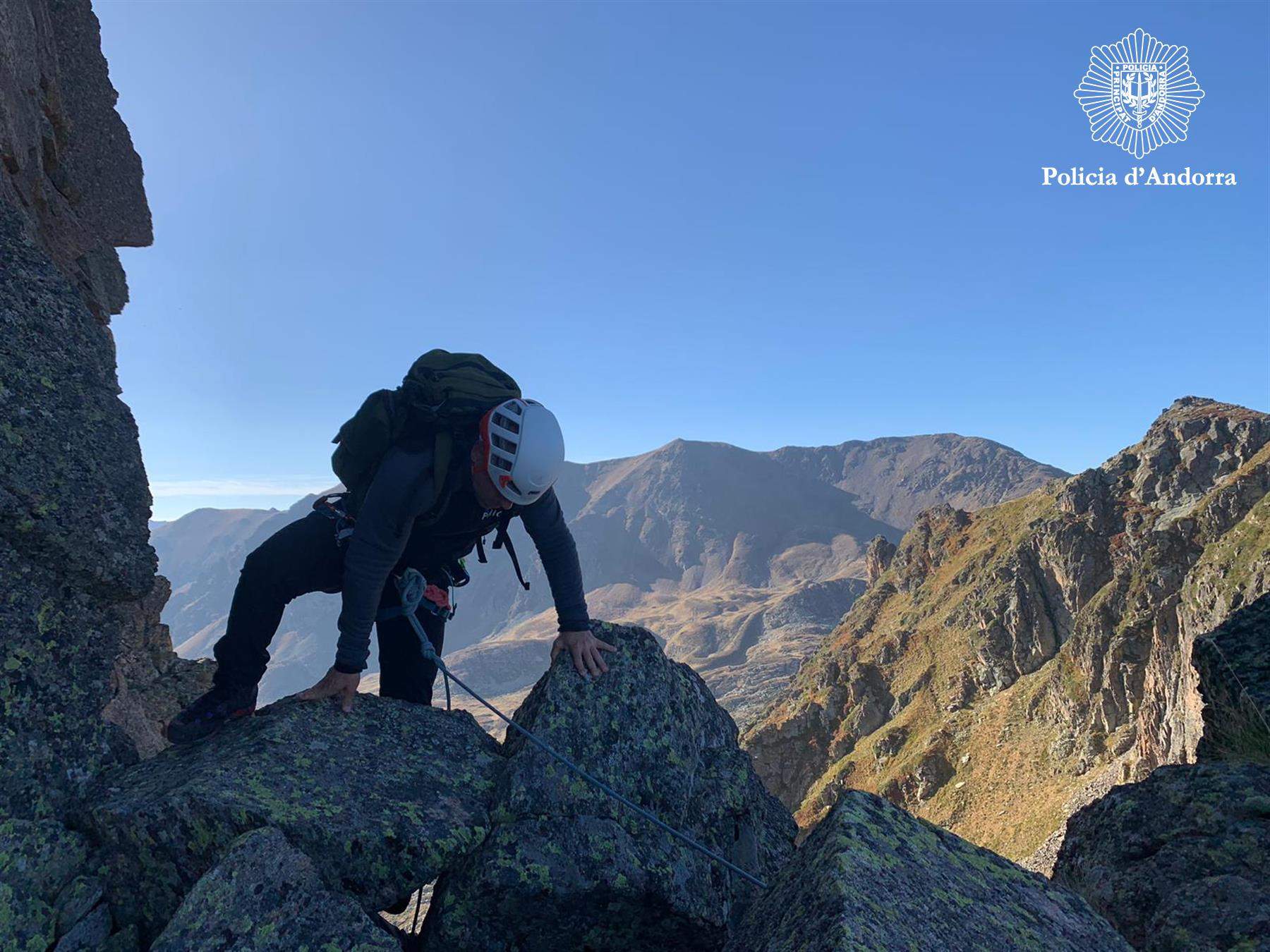 Un dels agents en plena formació.