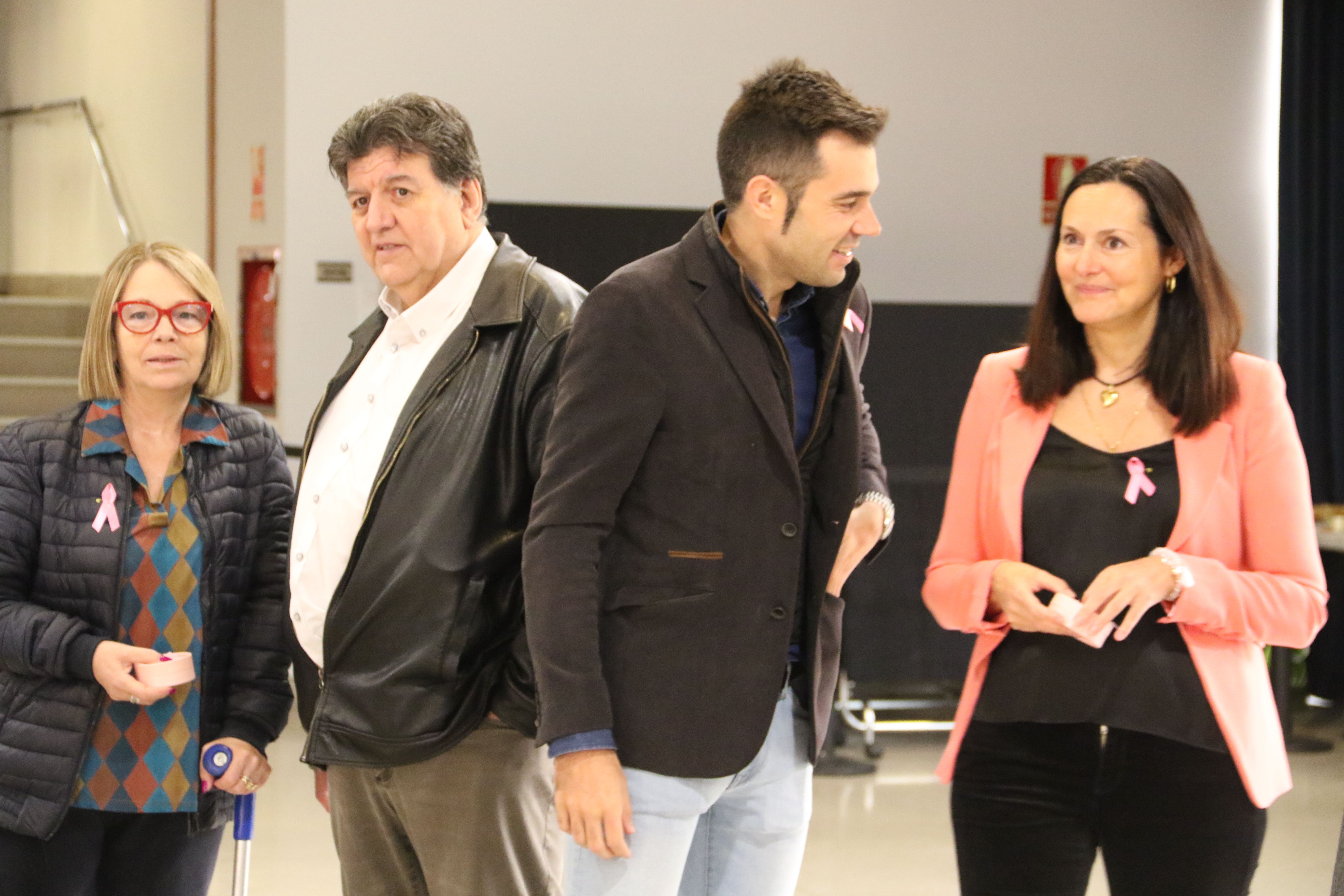 Josep Saravia, president d'Assandca, el secretari d'Estat David Forné i la cònsol Olga Molné en els moments previs a l'acte. Josep Saravia, president d'Assandca, el secretari d'Estat David Forné i la cònsol Olga Molné en els moments previs a l'acte.