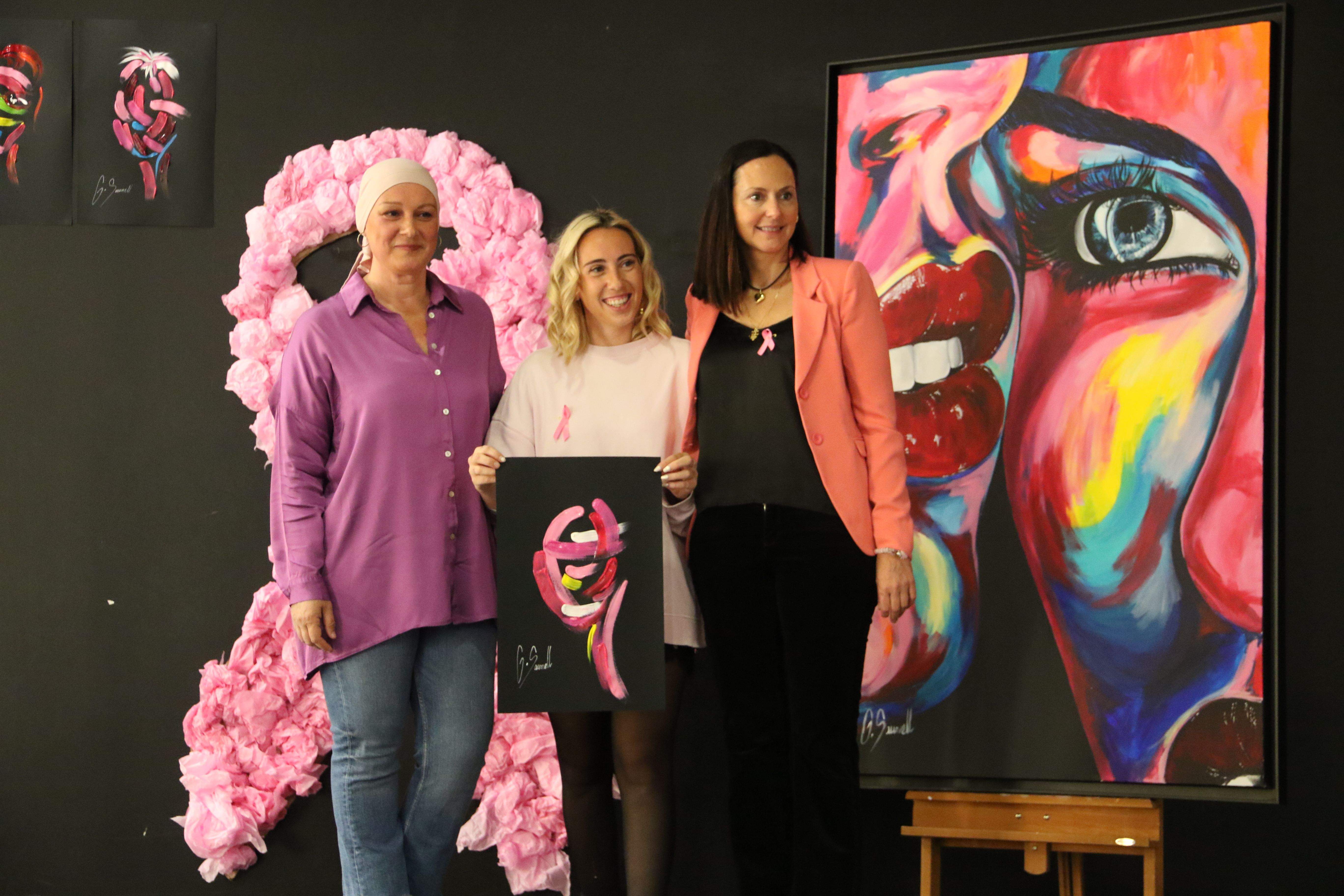 PATI MOLNÉ, ONA SAUMELL I OLGA MOLNÉ EN L'ESCENARI PLENES DE COLORS CONTRA EL CÀNCER DE MAMA.