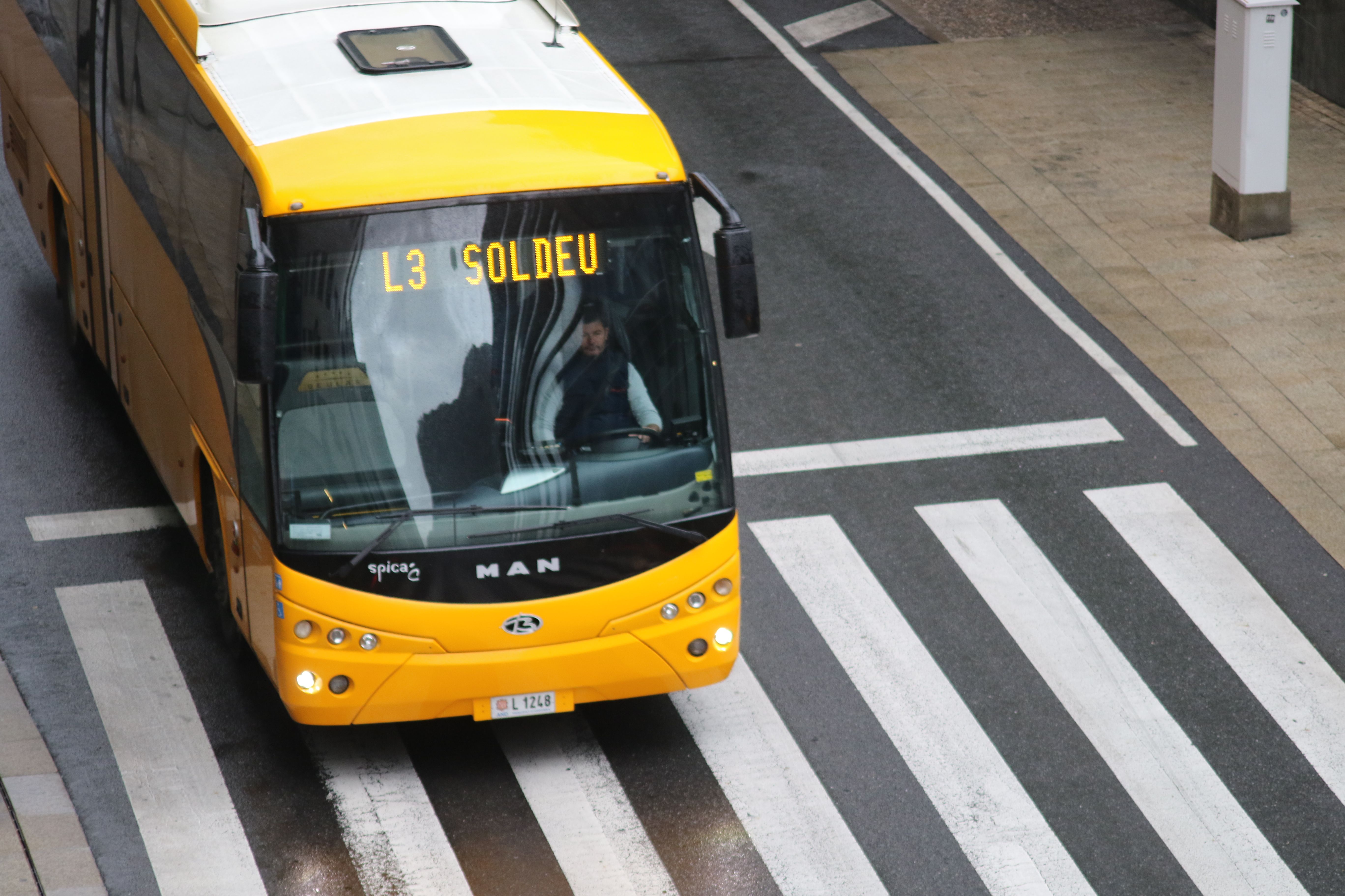 Un autobús de la línia L3 que va fins a Soldeu.