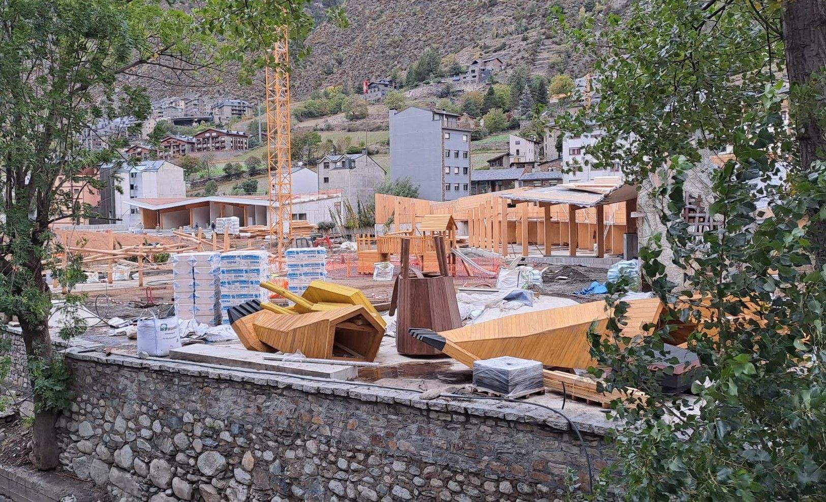 Les peces de la futura ossa de fusta.