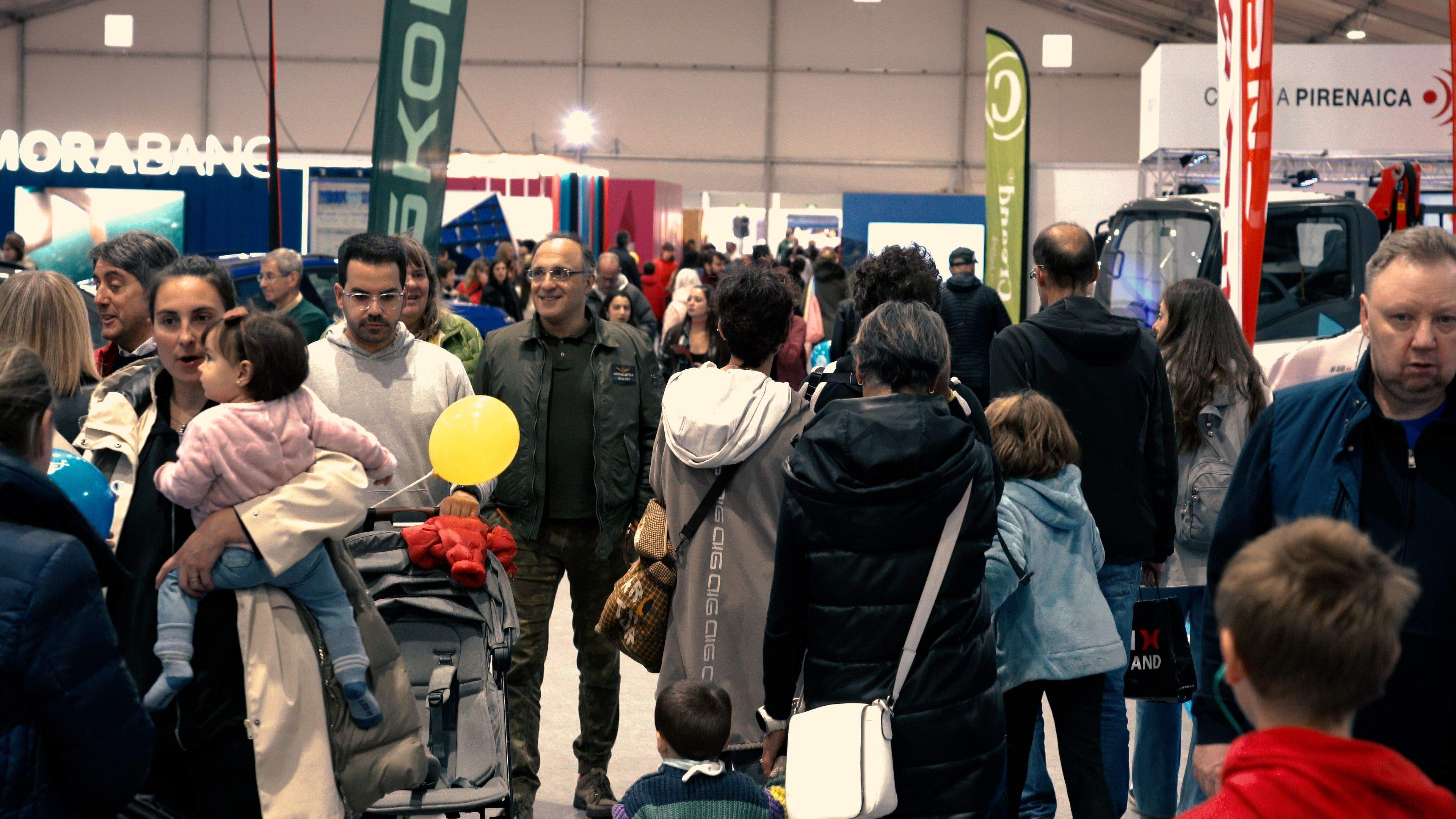 Els visitants en la jornada inaugural de la Fira. 