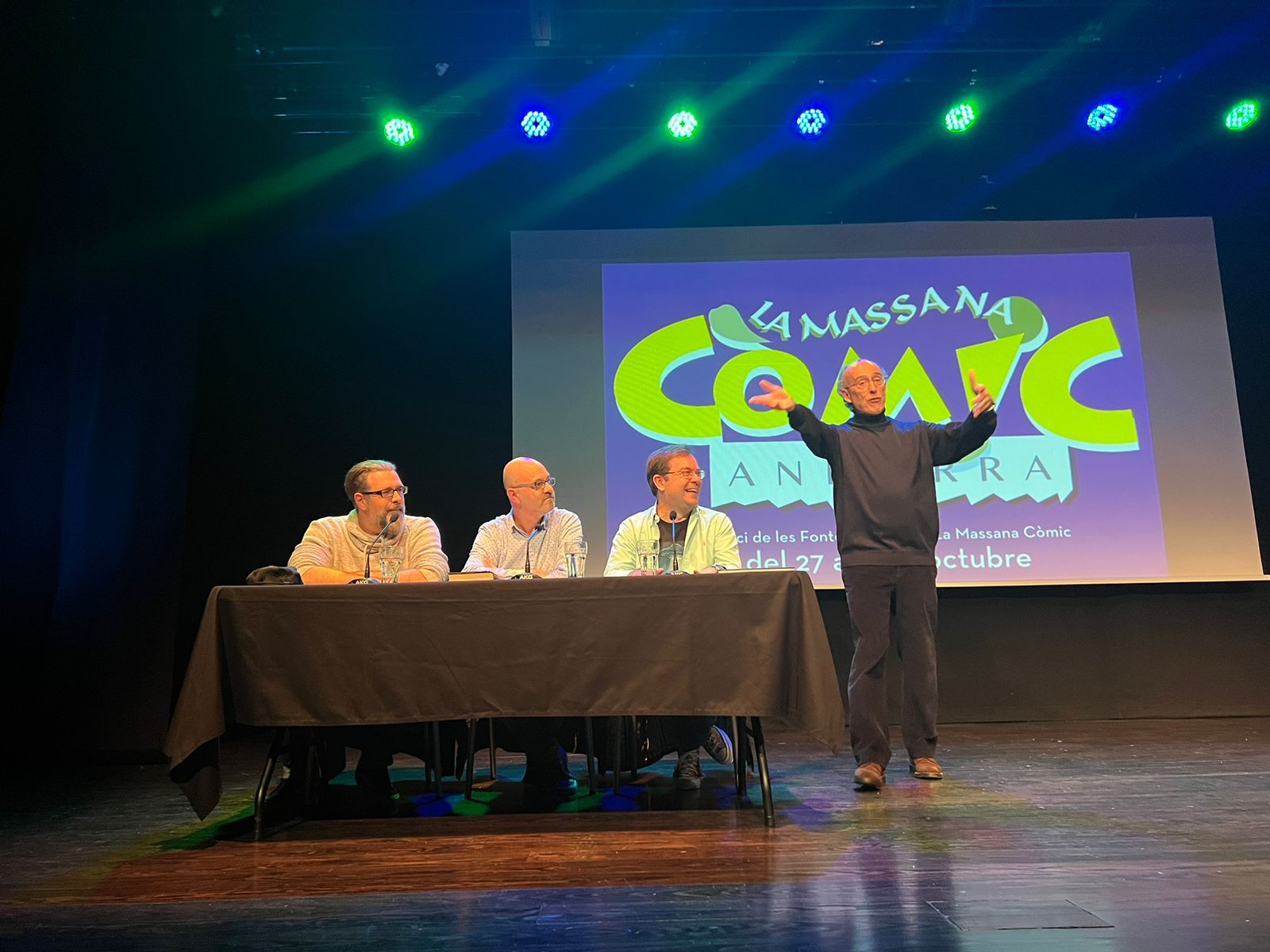 Joan Pieras presentant els participants en l'acte.