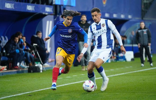 Bover condueix una pilota. Bover condueix una pilota.