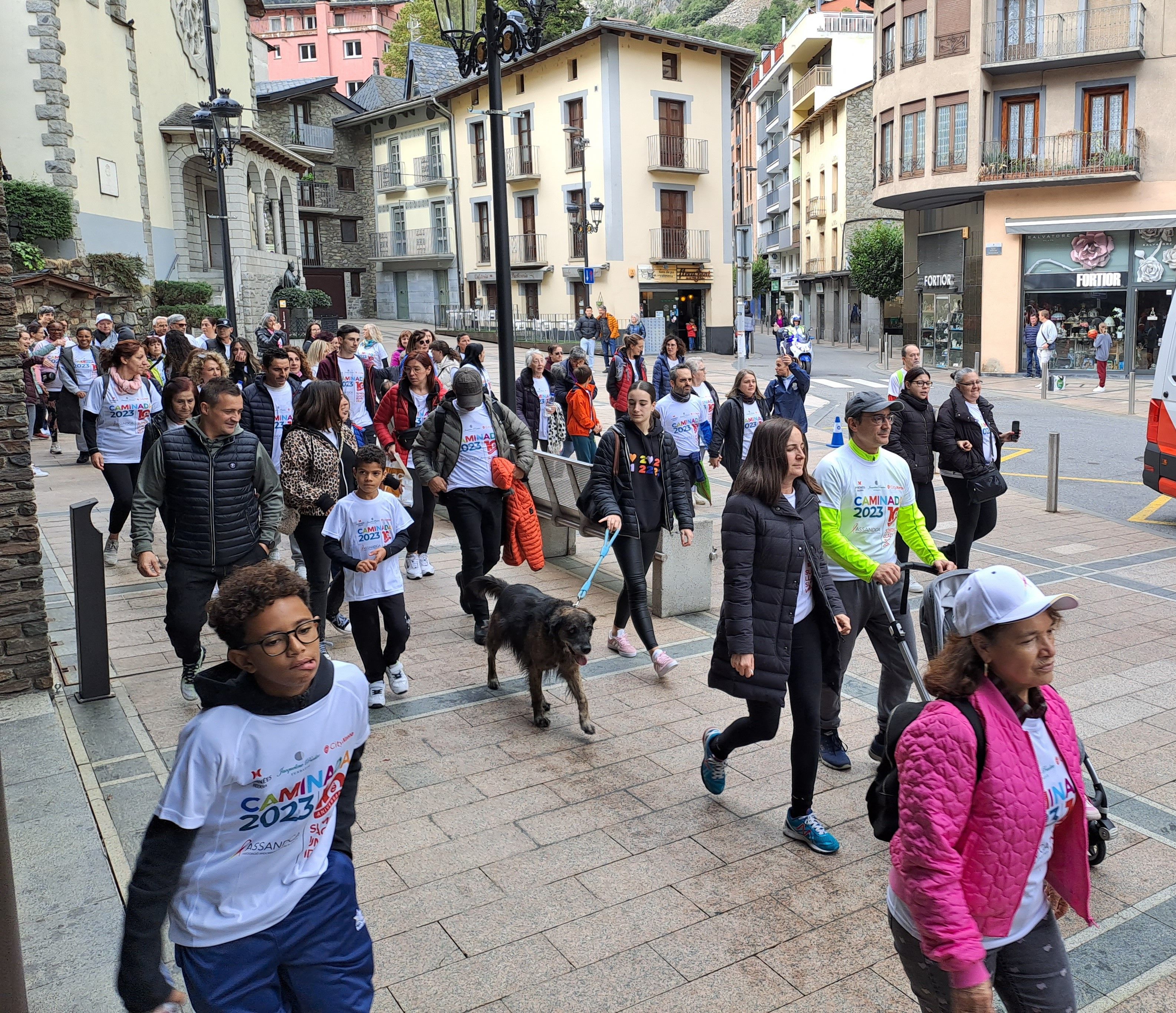 La comitiva per Príncep Benlloch. La comitiva per Príncep Benlloch.