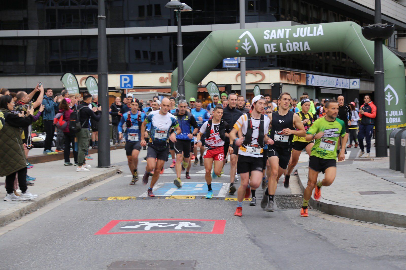 La sortida de la cursa des de Sant Julià.