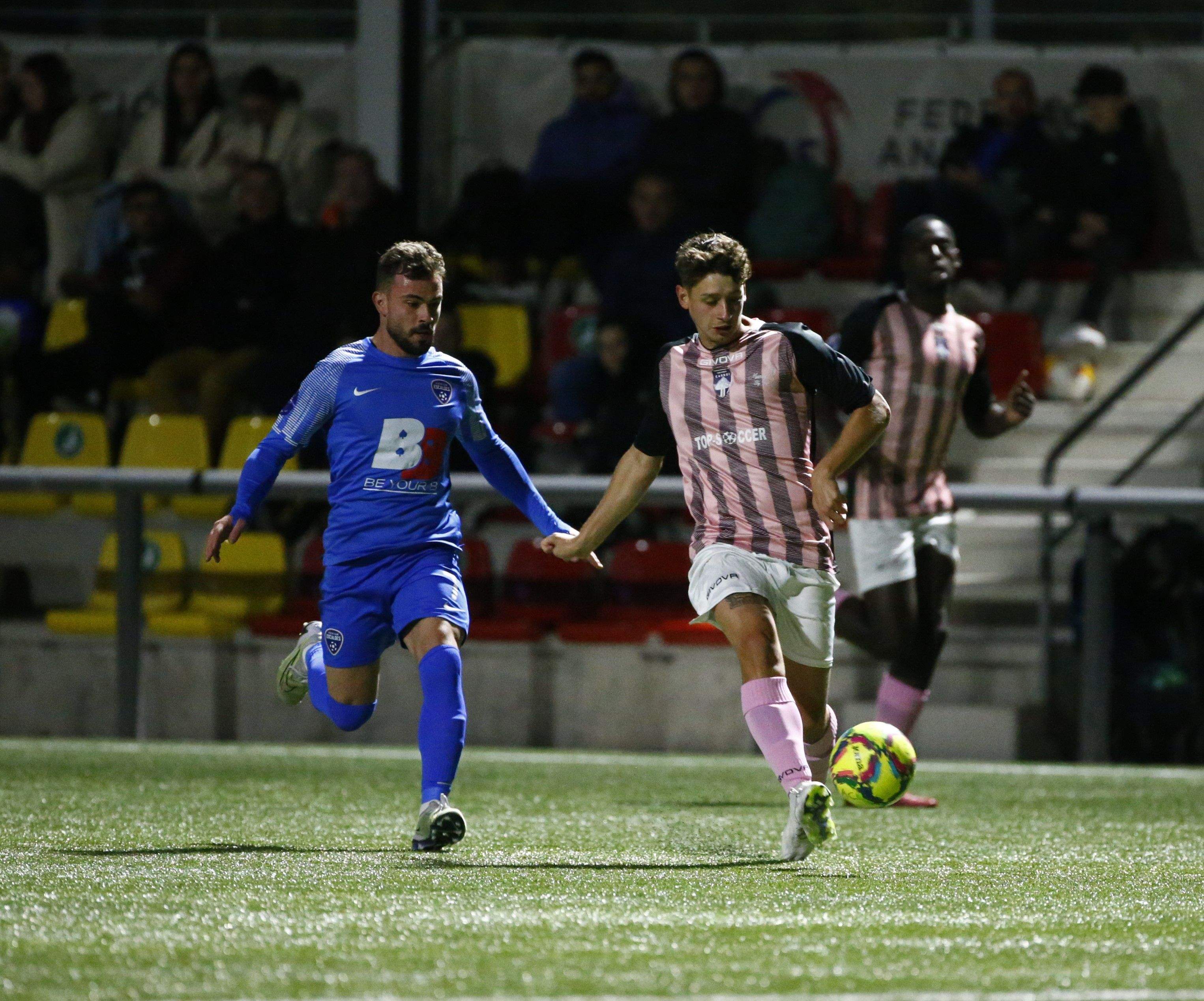 Un moment del duel entre Atlètic Escaldes i Carroi.