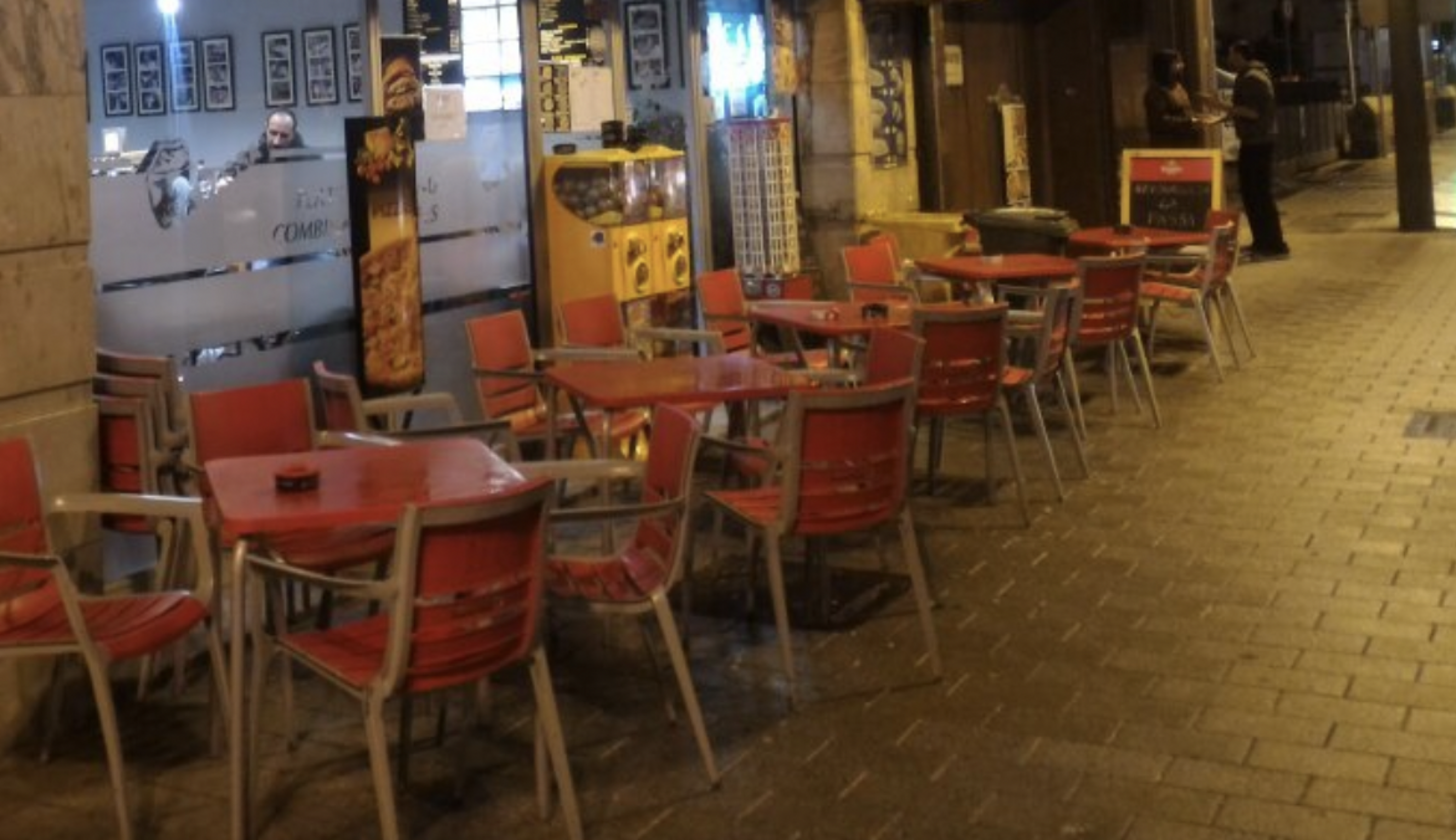 El detingut tenia dictada una prohibició d'entrada al local.