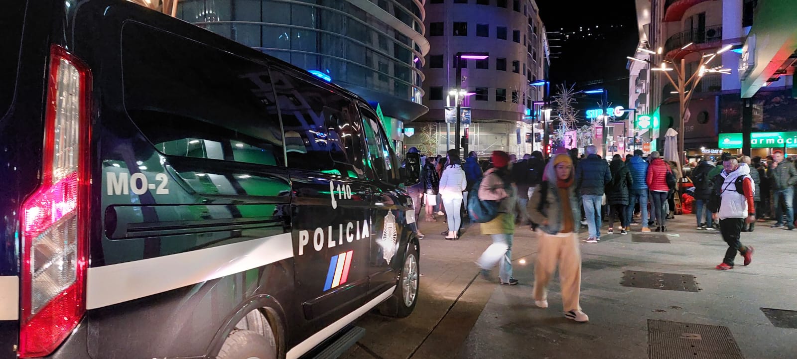 Un furgó de la policia. Un furgó de la policia.