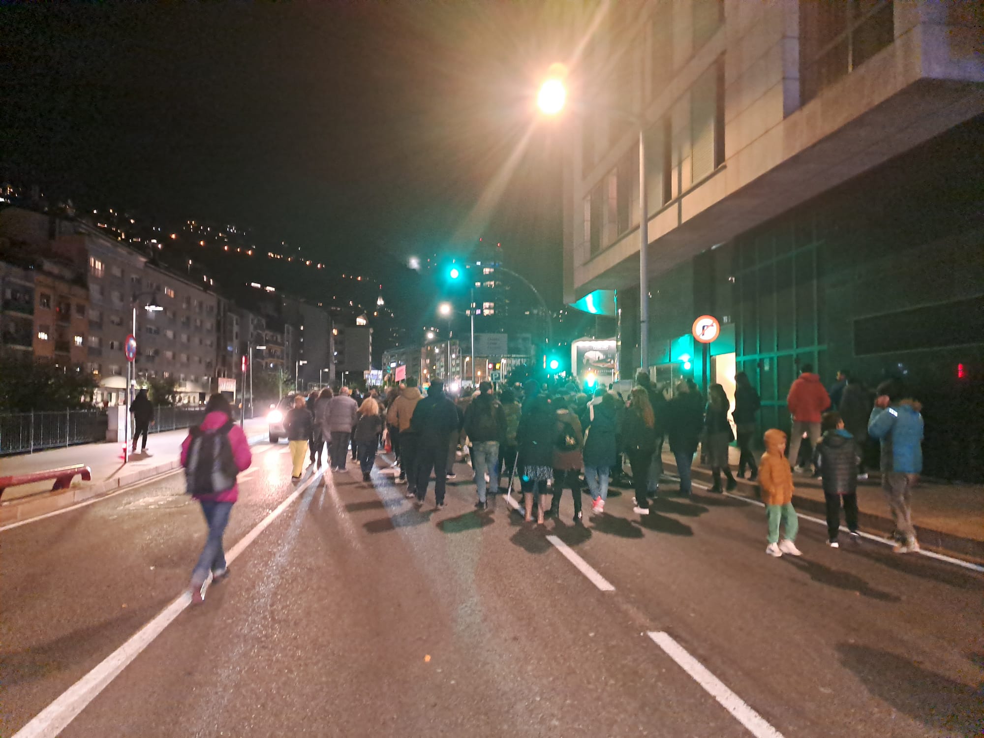 Els manifestants a l'avinguda Consell d'Europa. Els manifestants a l'avinguda Consell d'Europa.