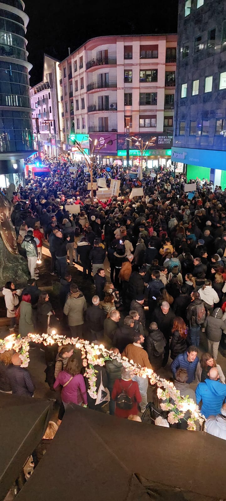 Visió aèria de la plaça de la Rotonda. Visió aèria de la plaça de la Rotonda.