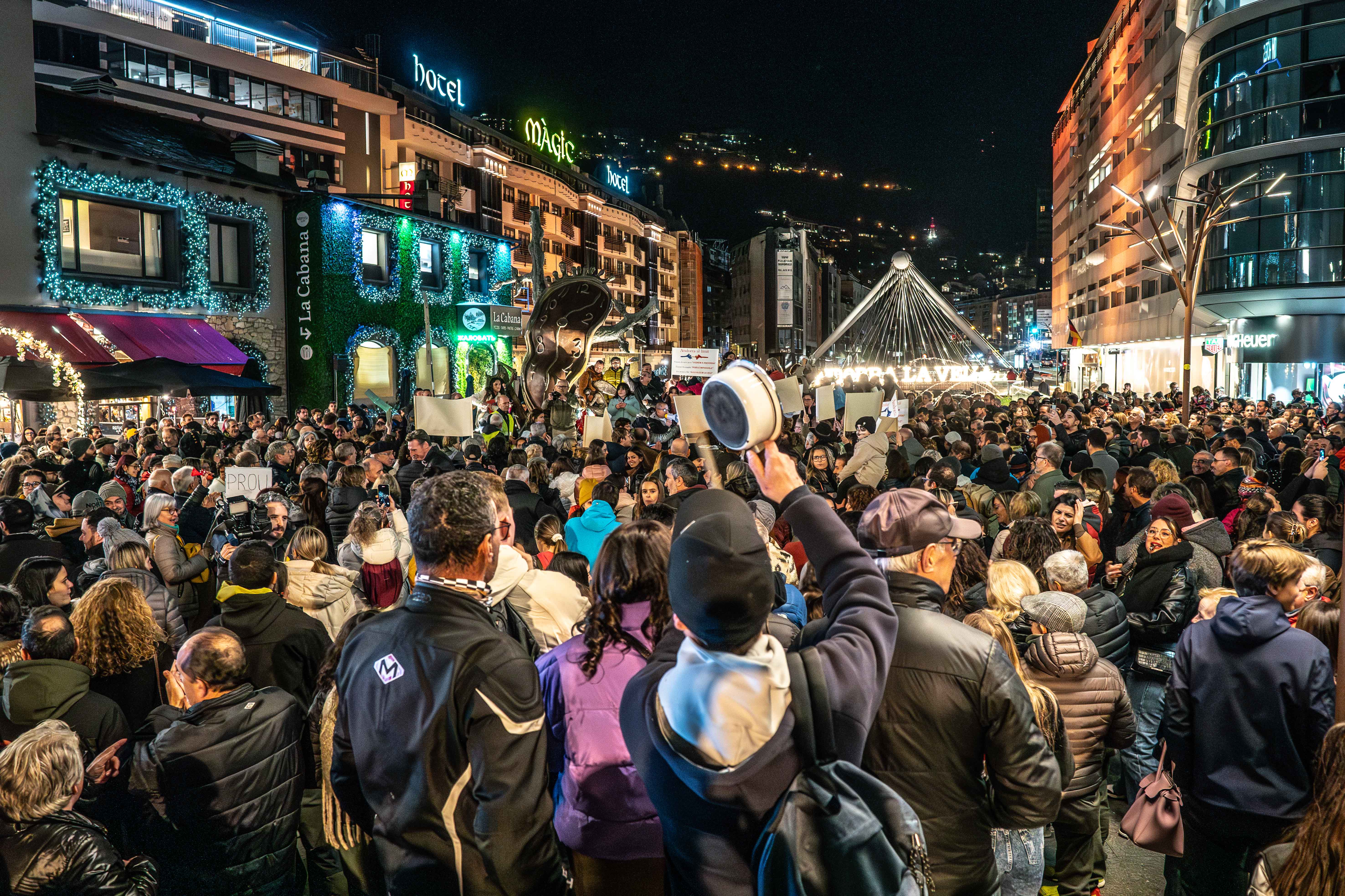 Asistents a la manifestació per un habitatge digne del 31O del 2023.