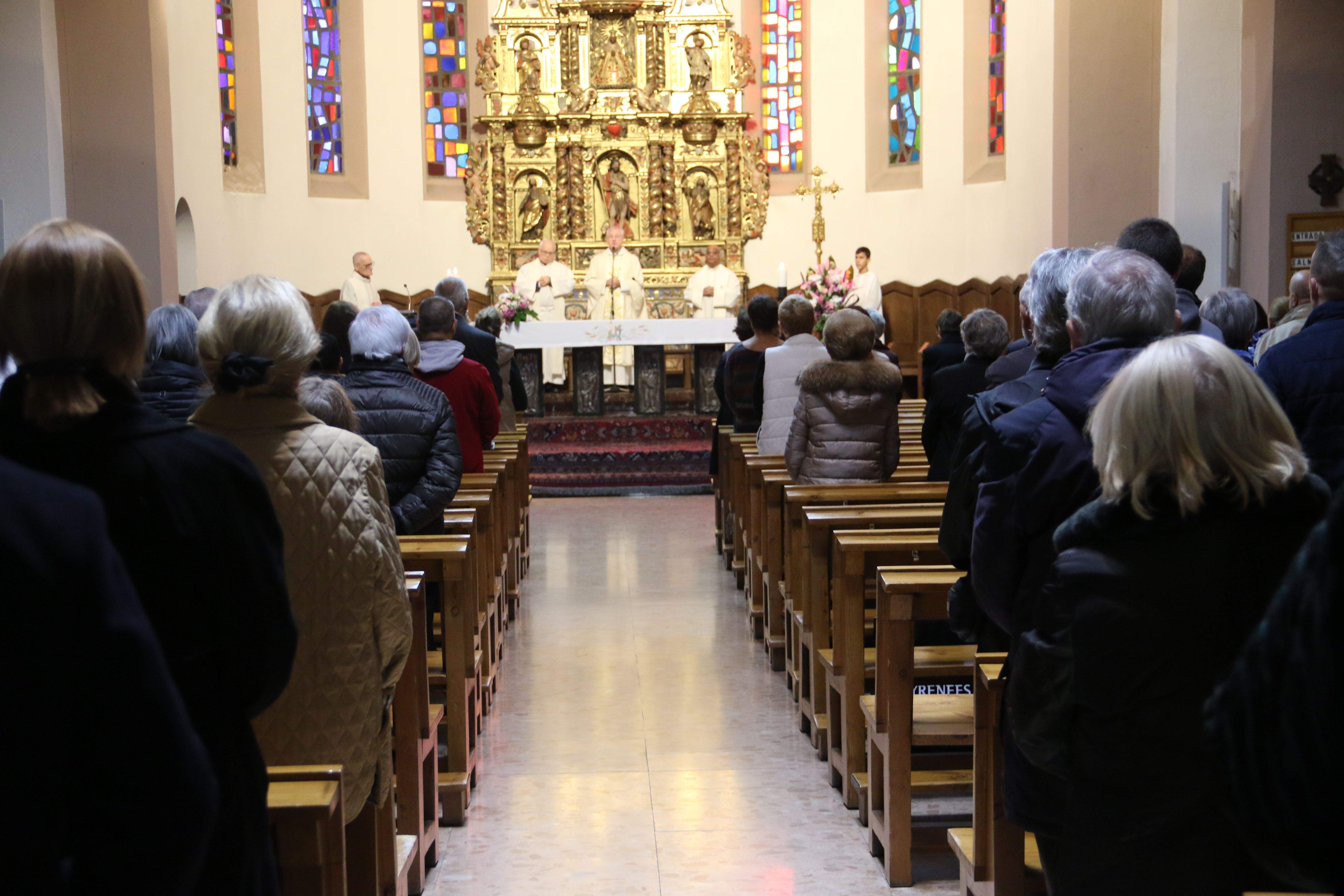 L'església de Sant Esteve s'ha omplert força.