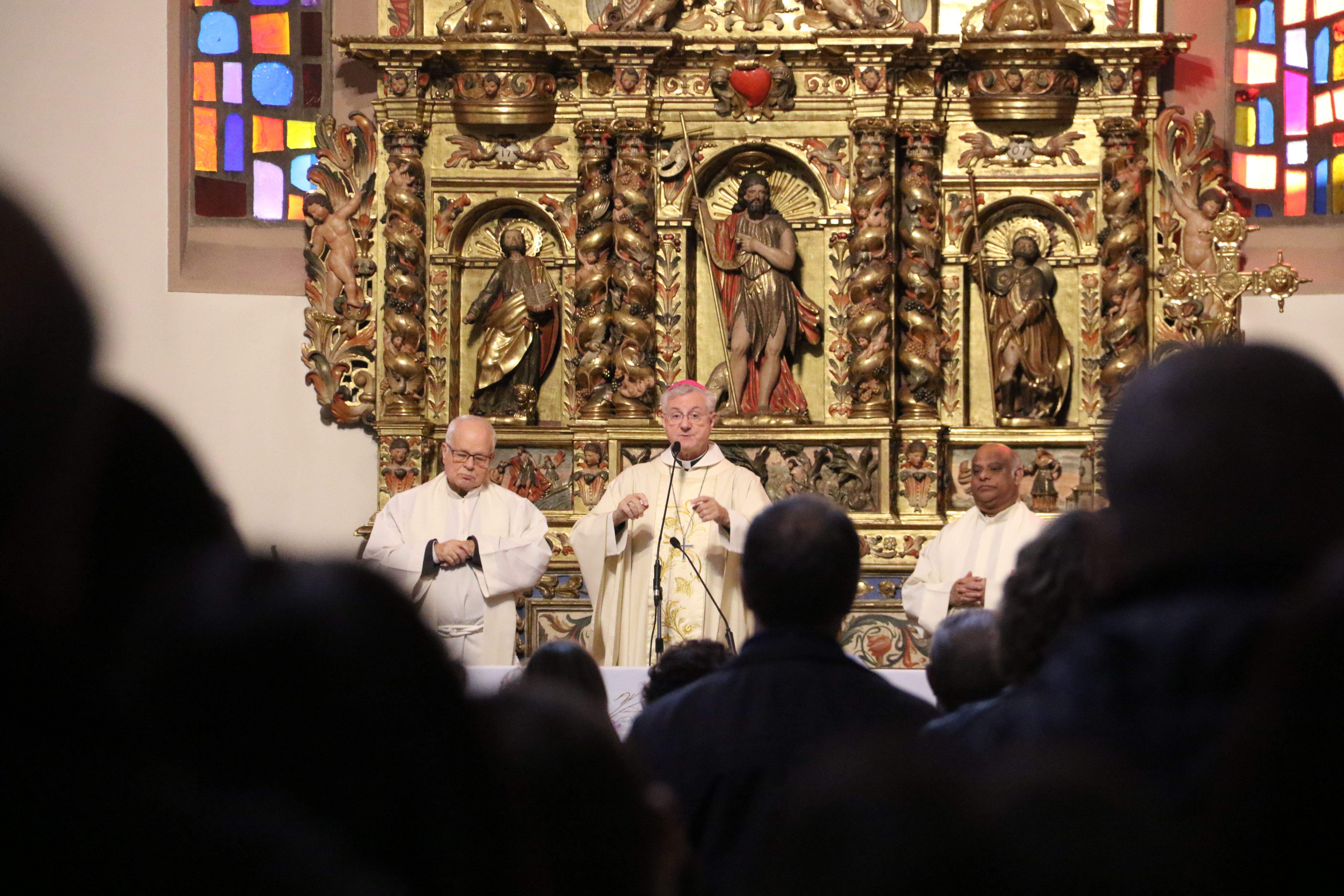 Joan-Enric Vives durant la celebració de l'eucaristia, aquest migdia a Sant Esteve d'Andorra la Vella.