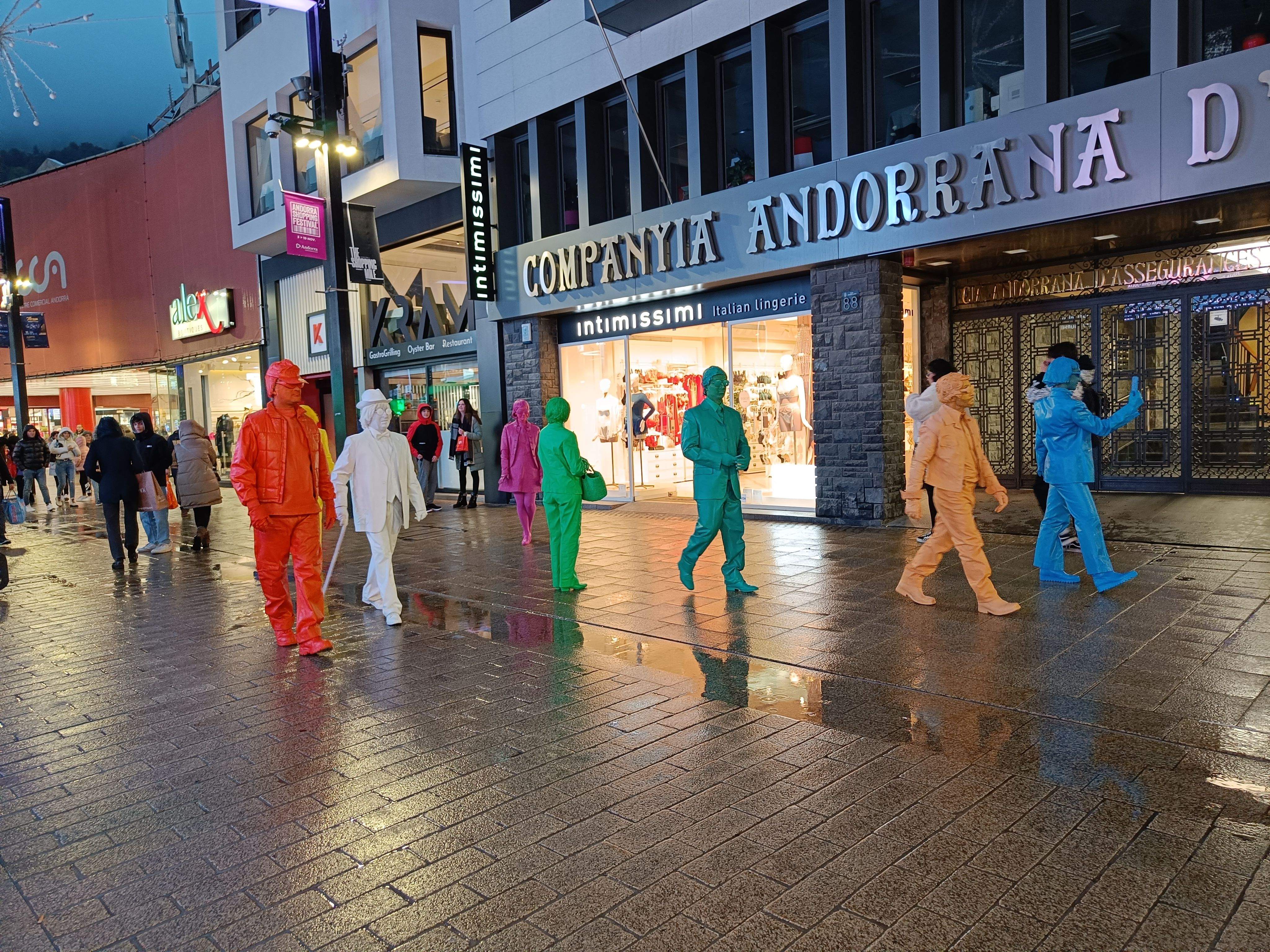 Els All Colors han acabat sortint al carrer.