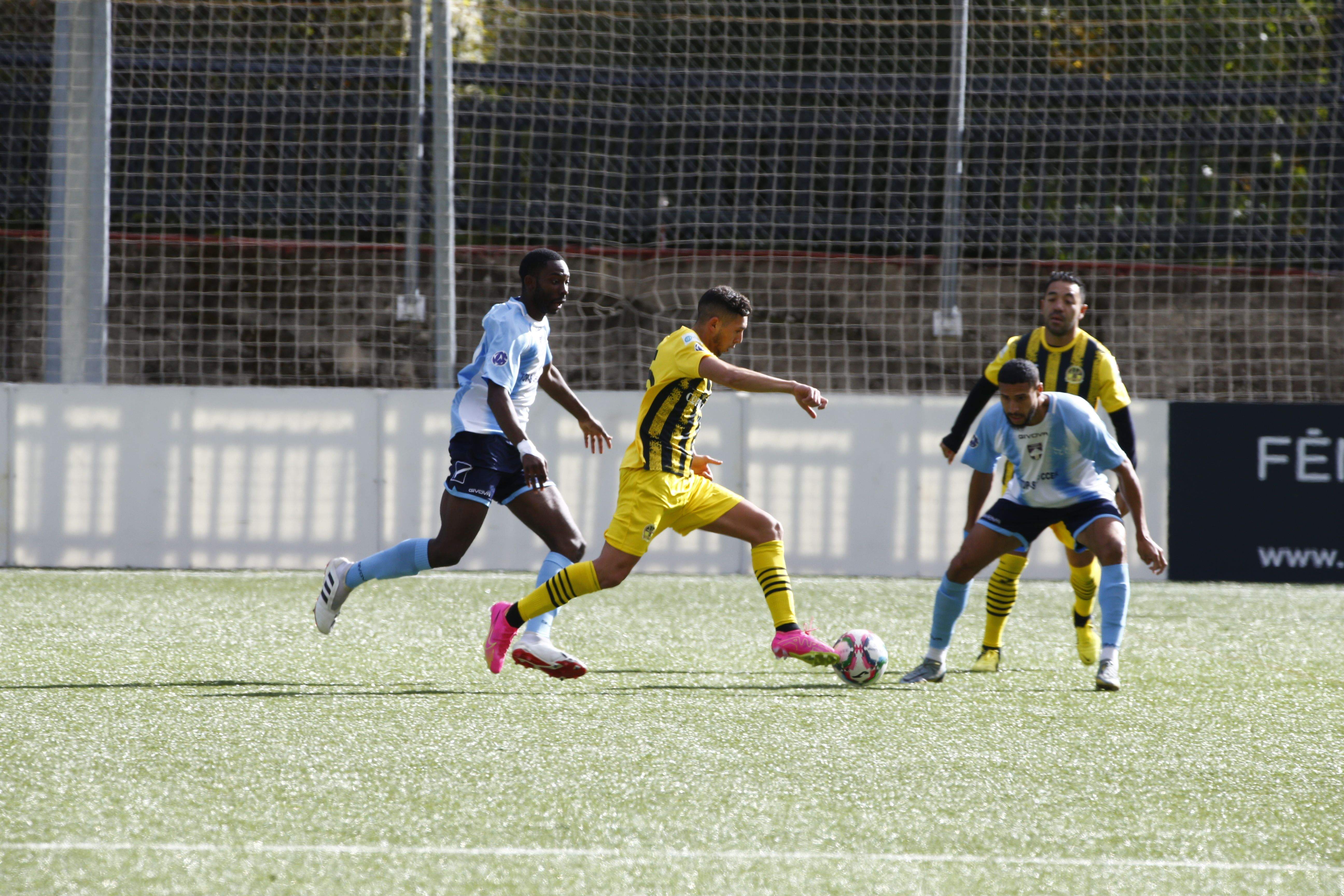 La UE Santa Coloma segueix intractable i s'ha imposat 3-0 al CE Carroi.