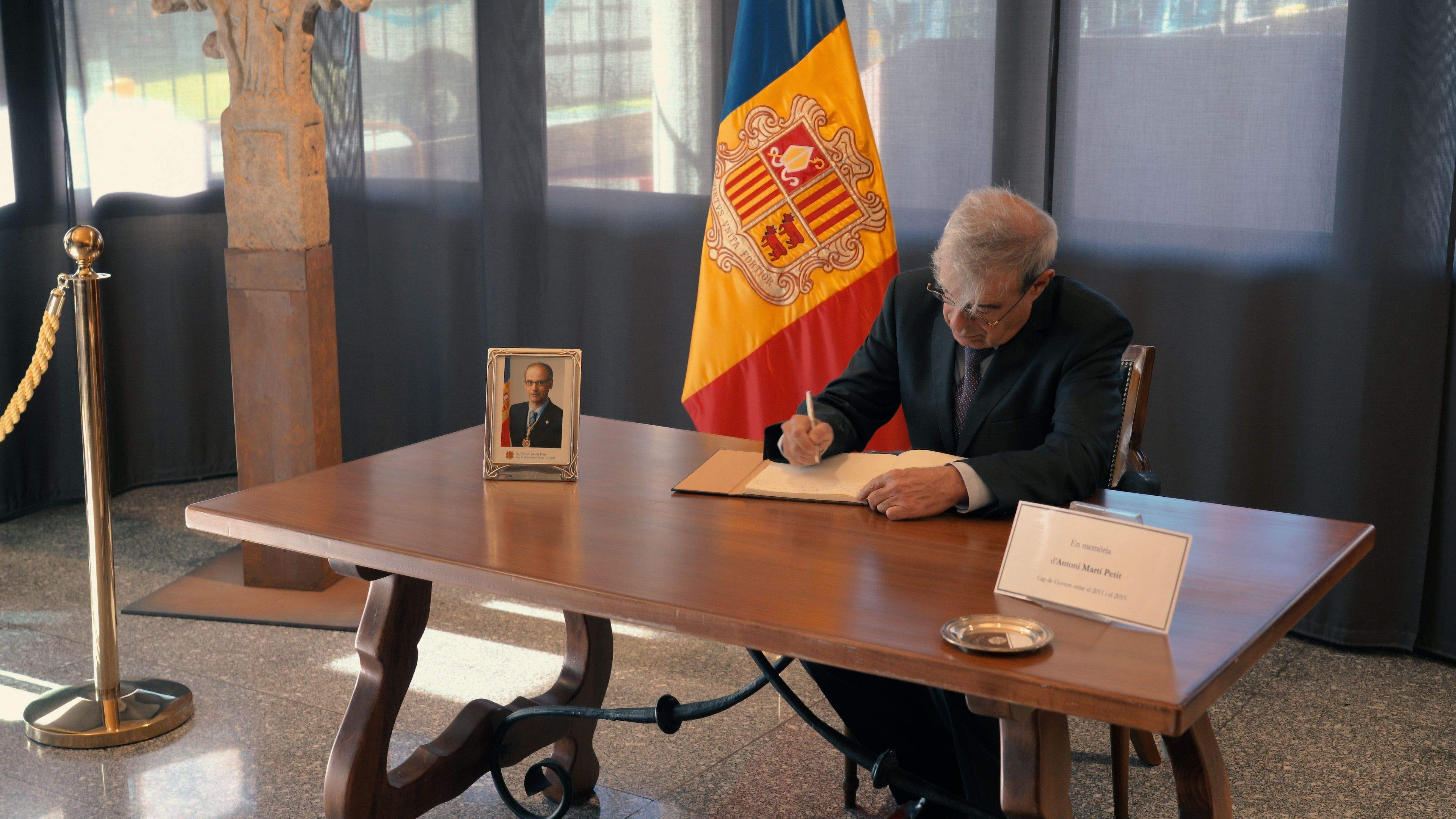 El ministre Ladislau Baró, deixant el seu missatge de record. El ministre Ladislau Baró, deixant el seu missatge de record.