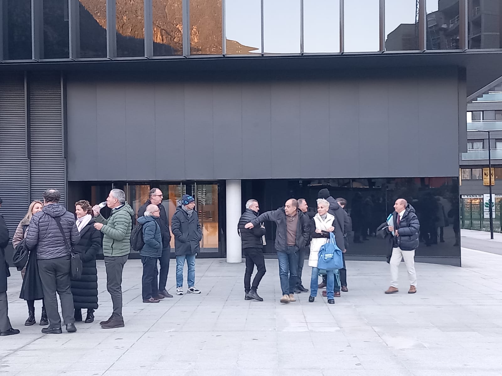 Processats i advocats a la sortida de l'última sessió del judici.