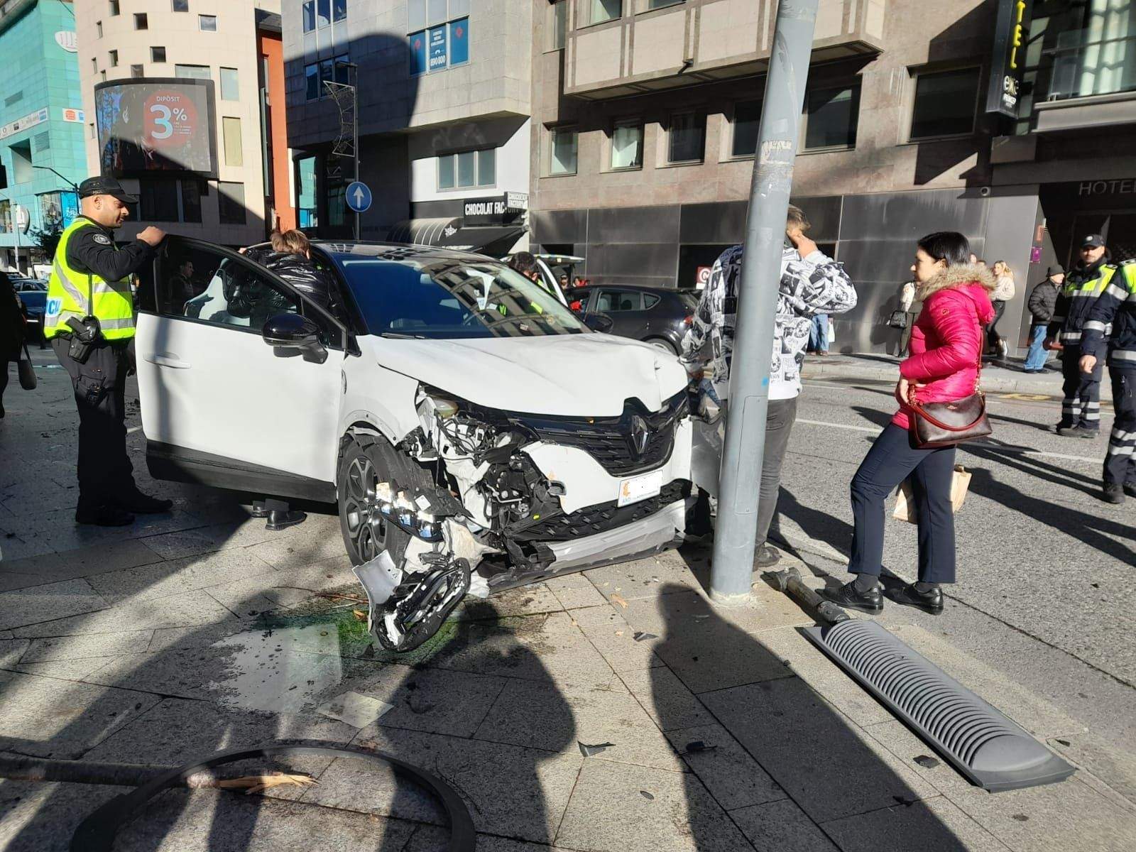 Un dels cotxes implicats.