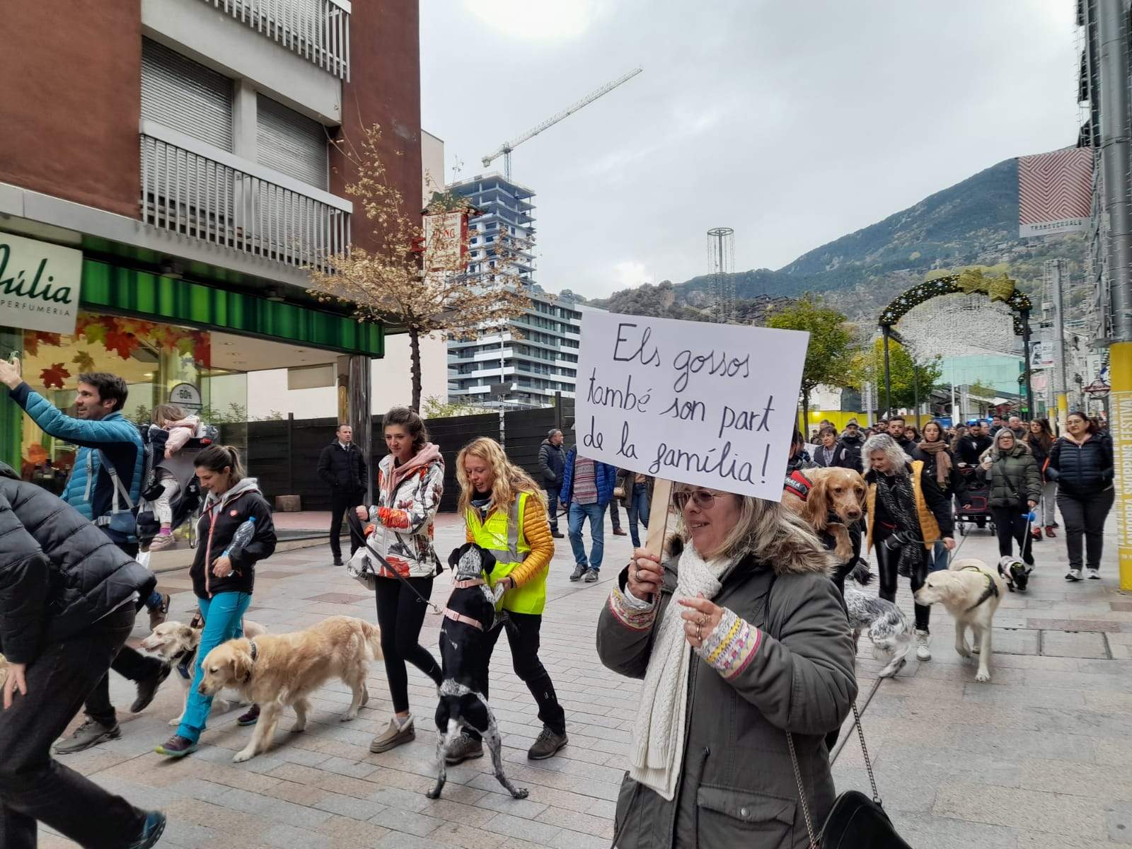 Participants en la 'CANinada'.